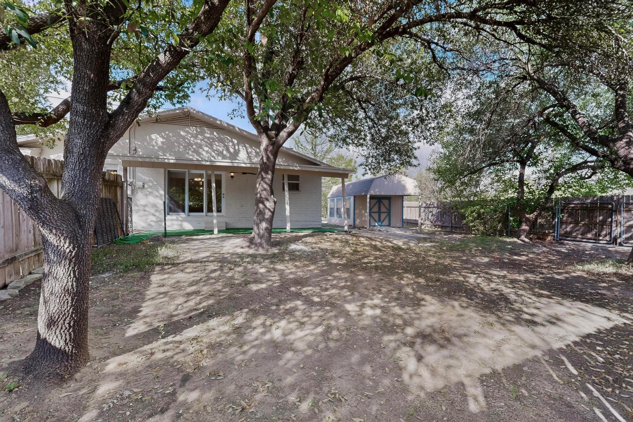 812 George St, Taylor, TX 76574