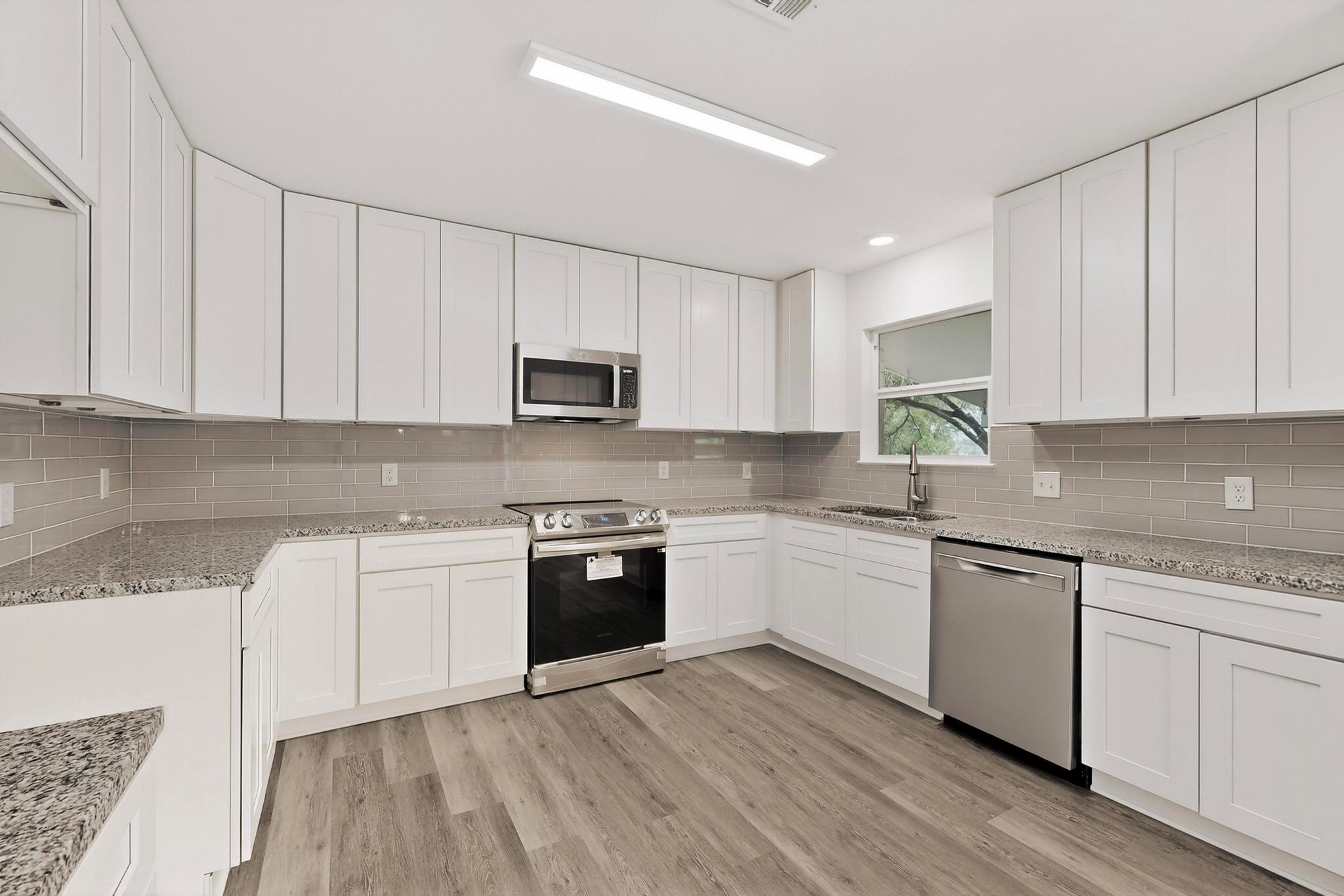 812 George St, Taylor, TX 76574