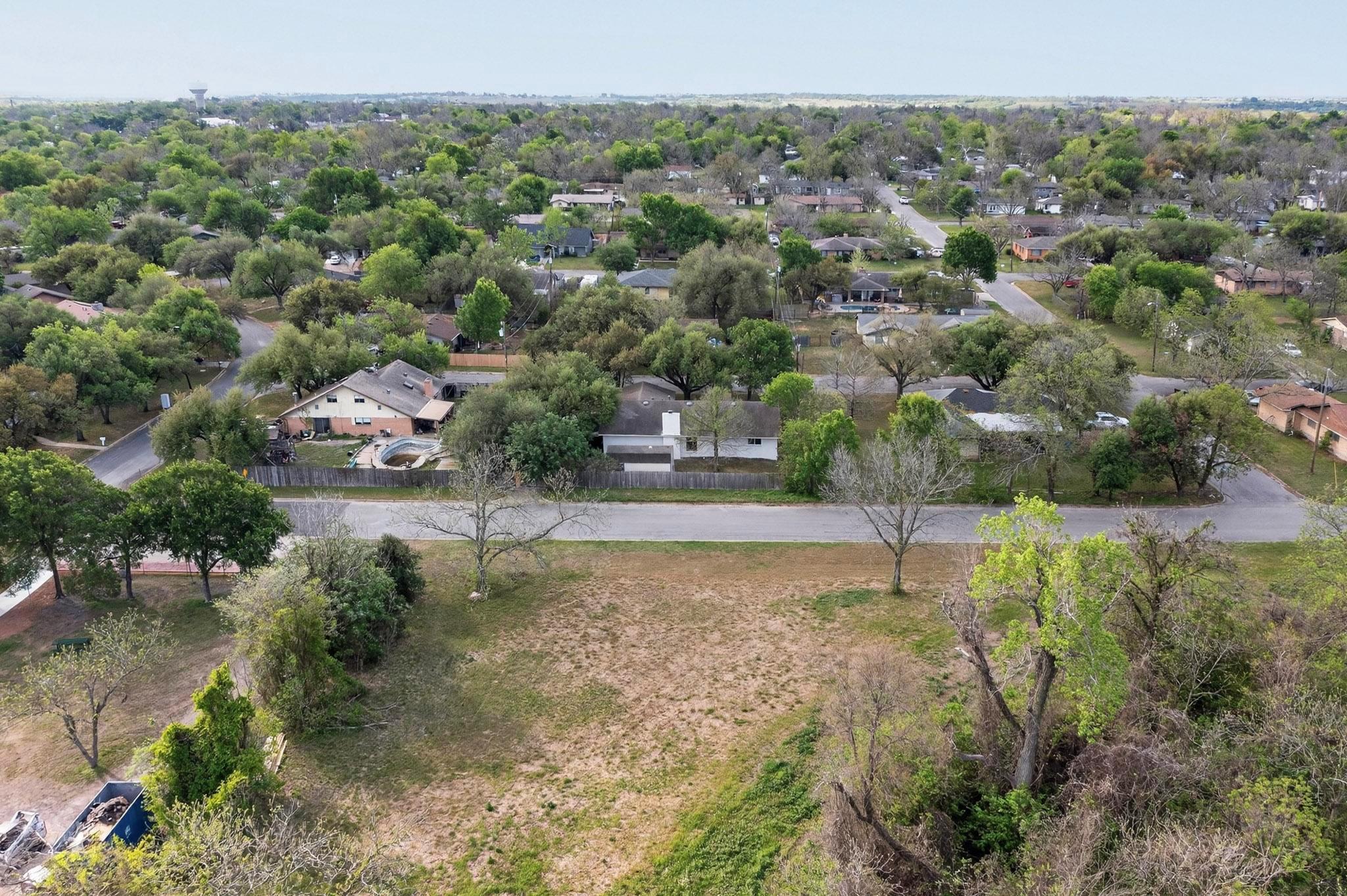 812 George St, Taylor, TX 76574