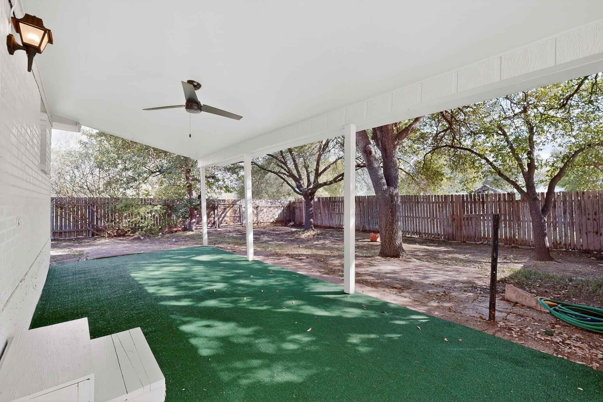 812 George St, Taylor, TX 76574