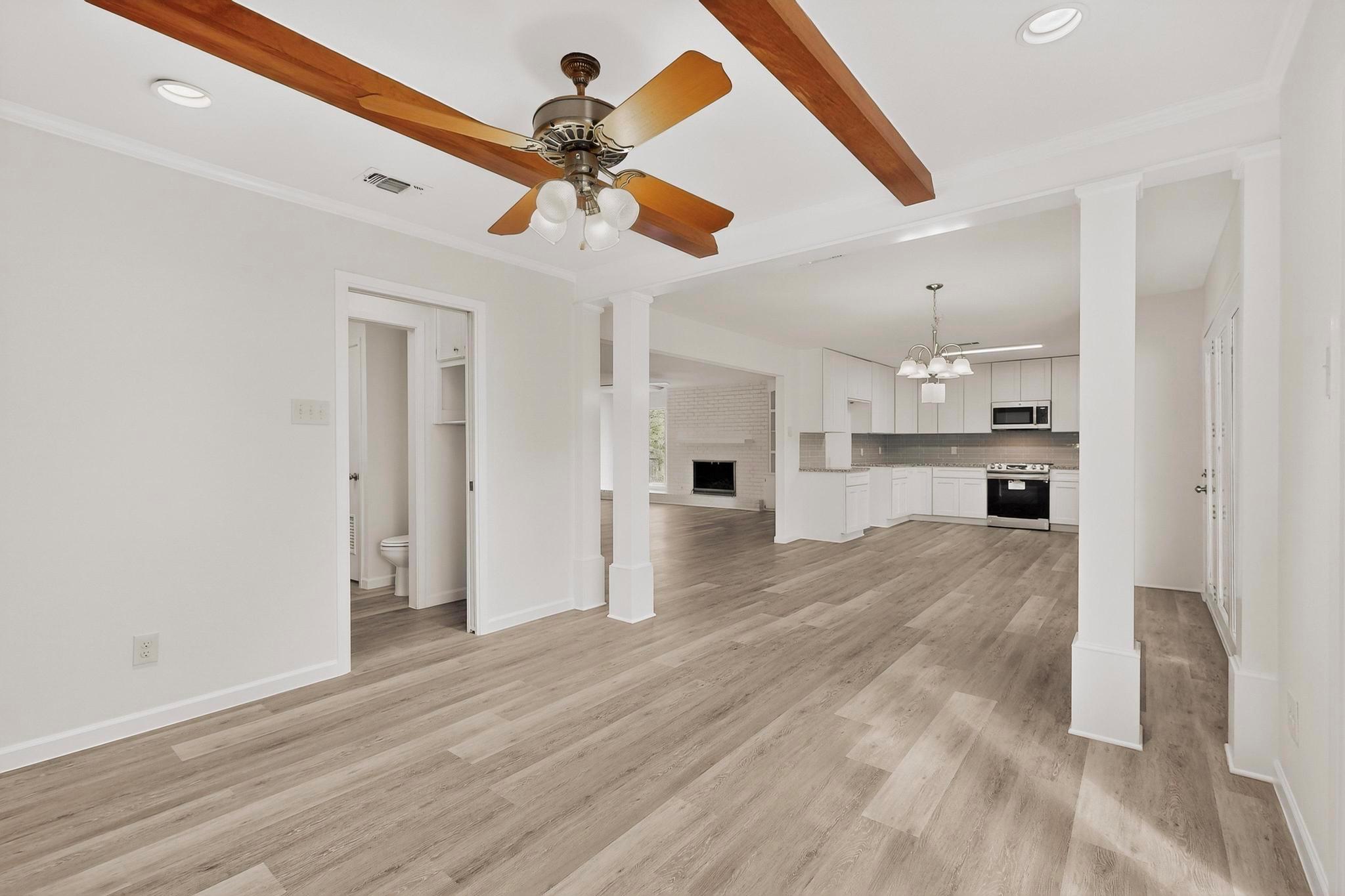 812 George St, Taylor, TX 76574