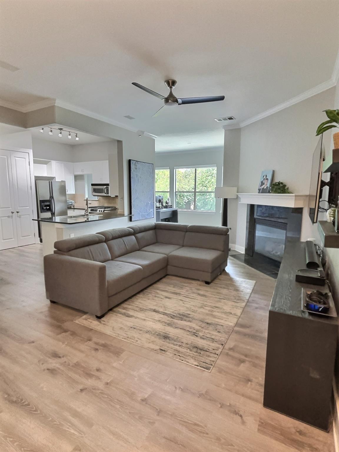 2216 Thornton Rd # 421, Austin, TX 78704