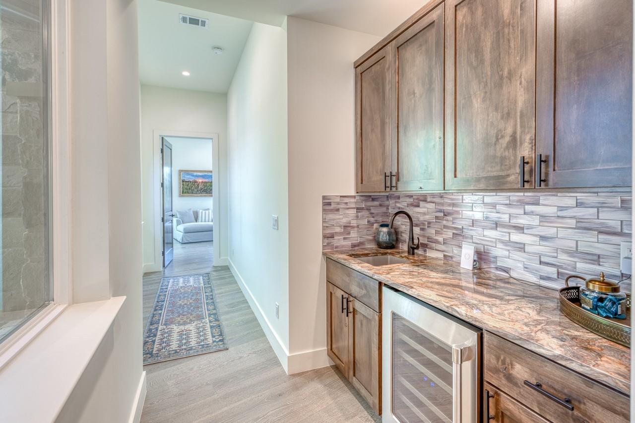 128 Westgate Loop, Horseshoe Bay, TX 78657