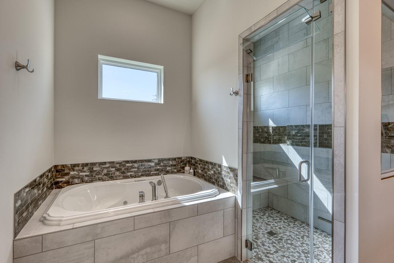 128 Westgate Loop, Horseshoe Bay, TX 78657