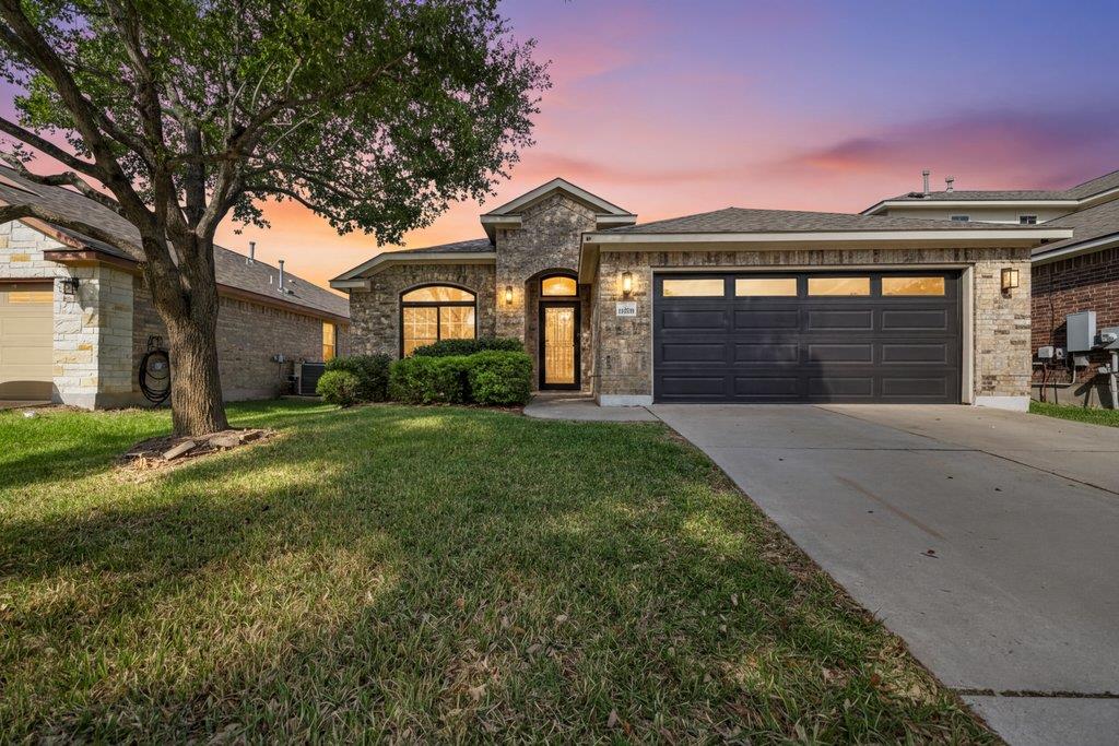 18528 Blue Pond Dr, Pflugerville, TX 78660