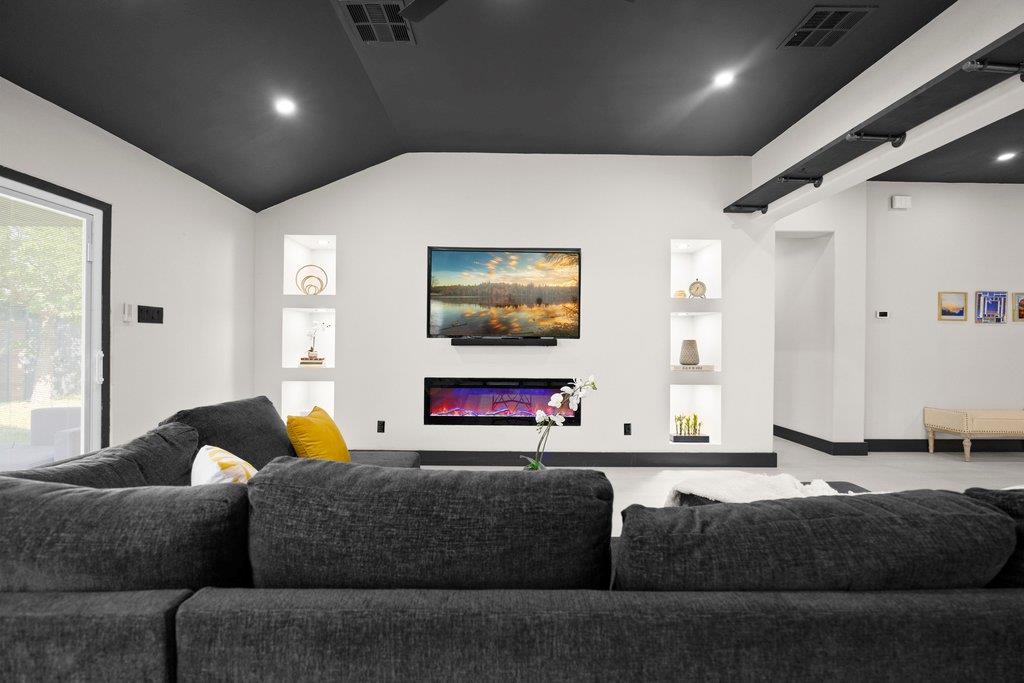 18528 Blue Pond Dr, Pflugerville, TX 78660