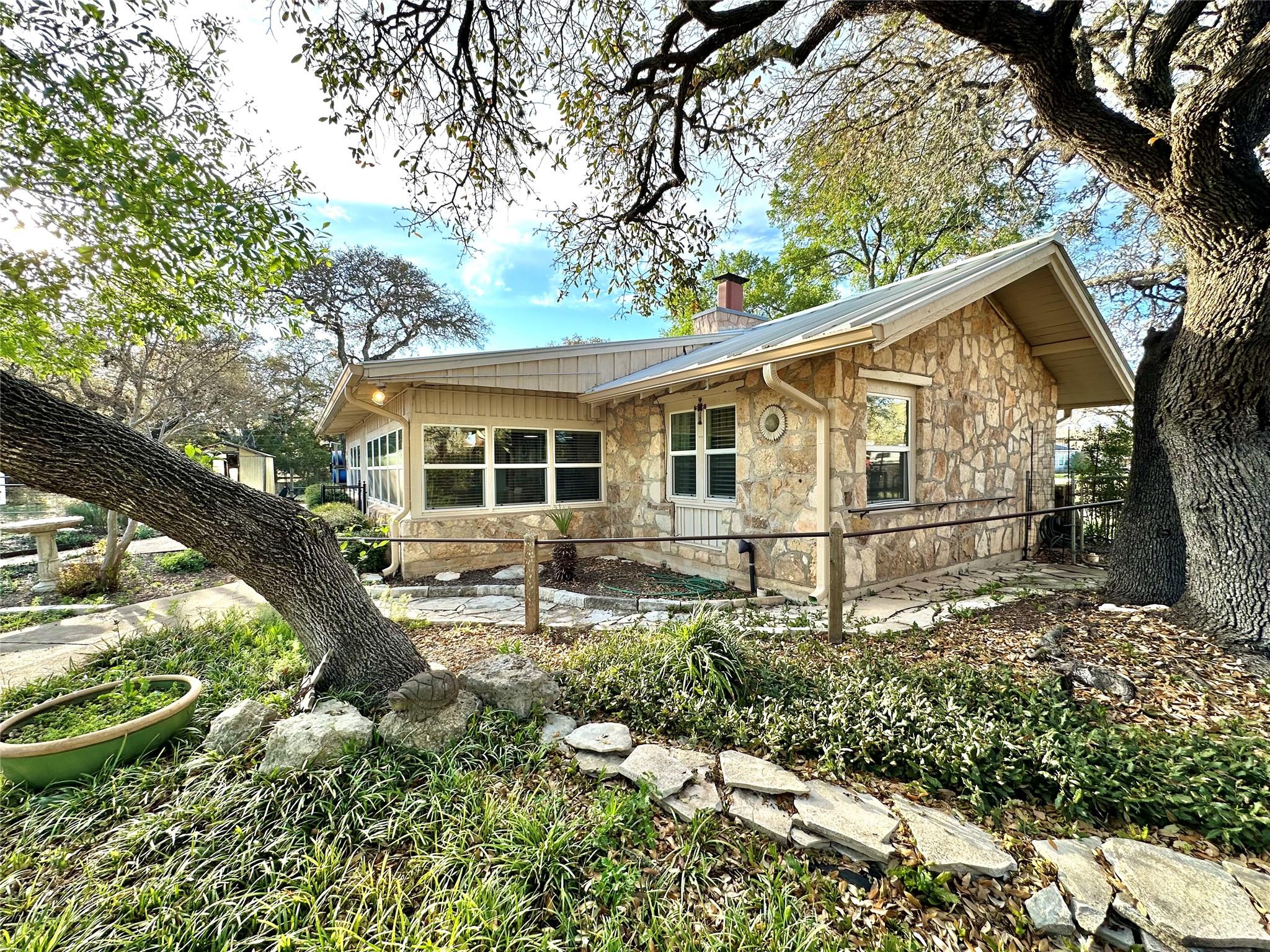 29 Presidio Rd, Wimberley, TX 78676