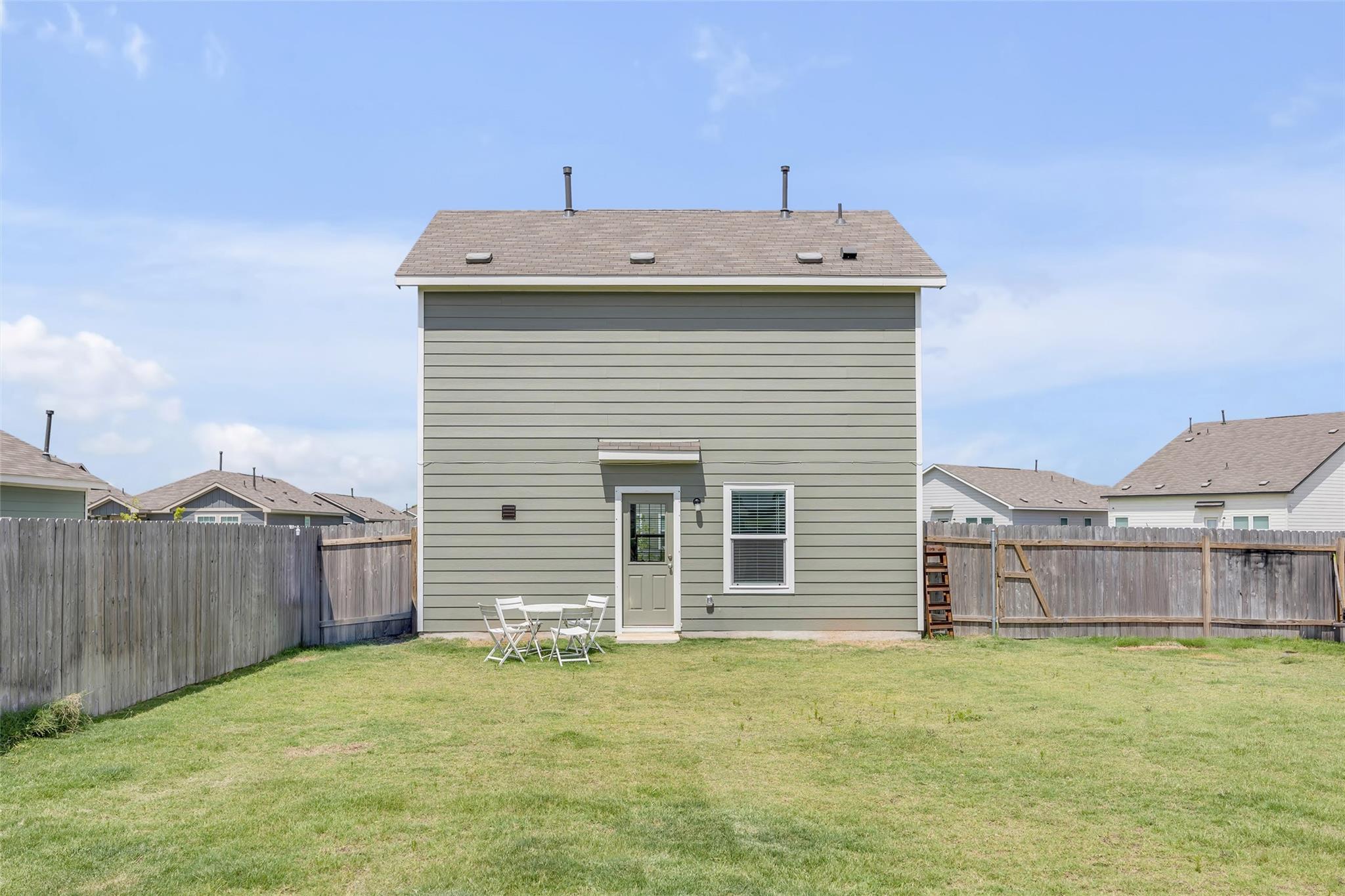 2406 Windrow Ln, Lockhart, TX 78644