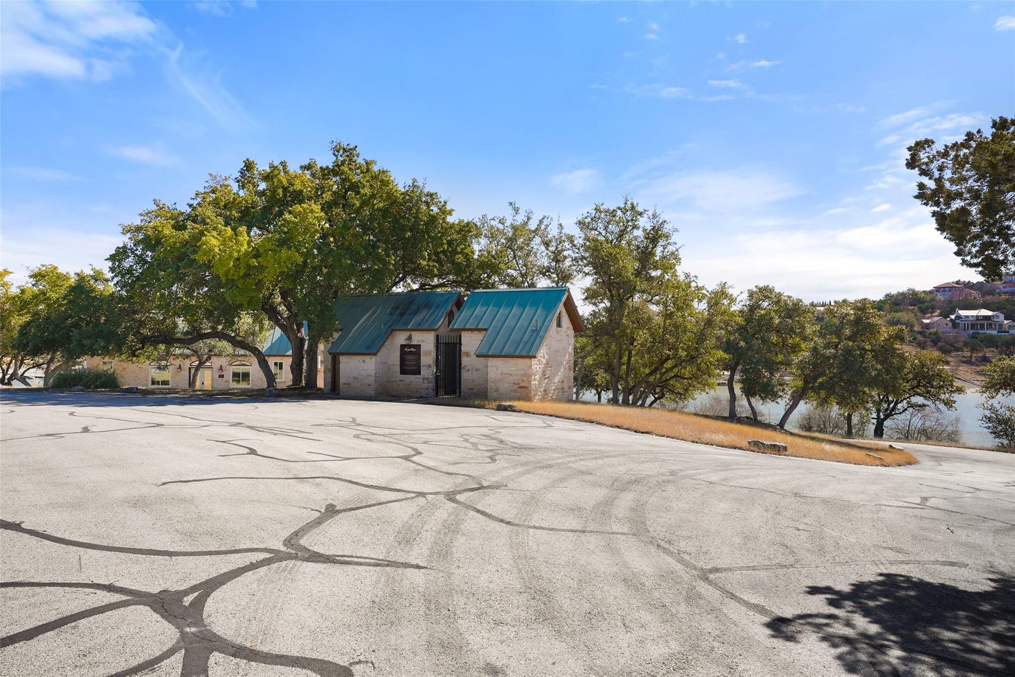 600 N Angel Light Dr, Spicewood, TX 78669