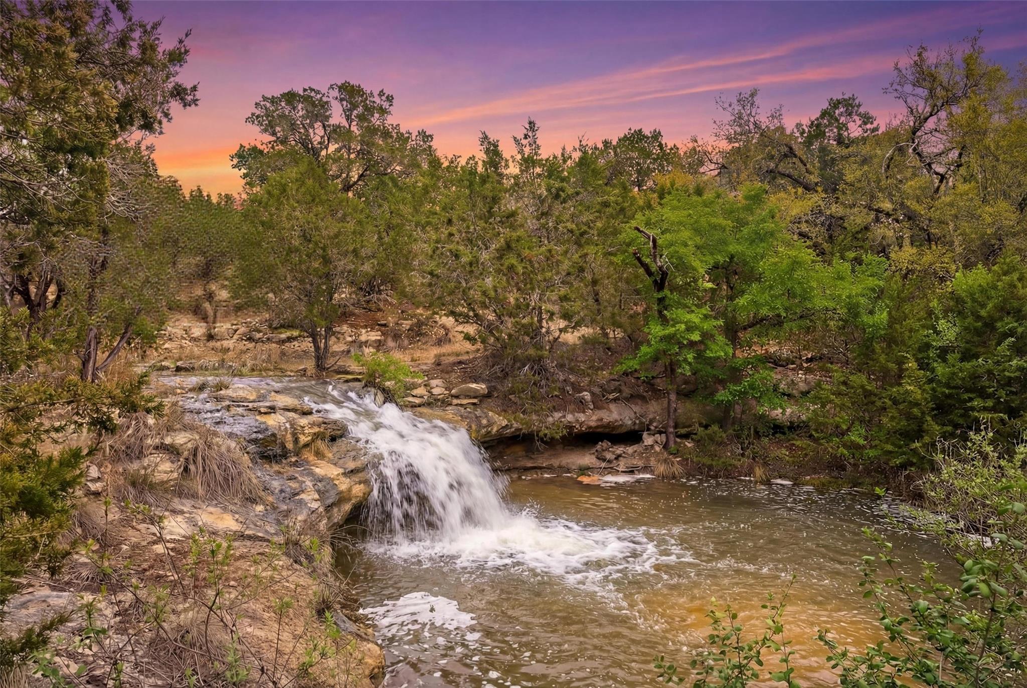 600 N Angel Light Dr, Spicewood, TX 78669