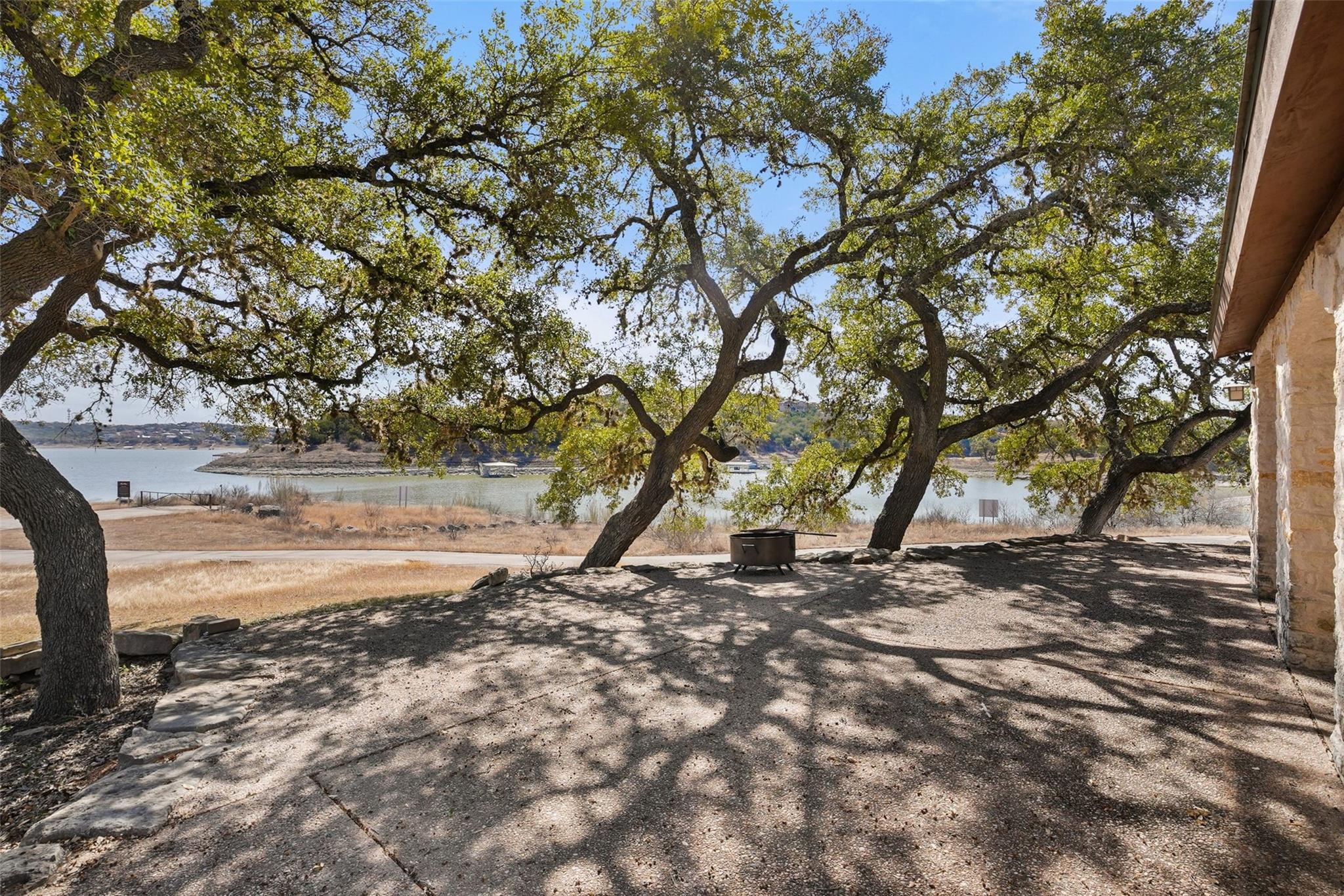 600 N Angel Light Dr, Spicewood, TX 78669
