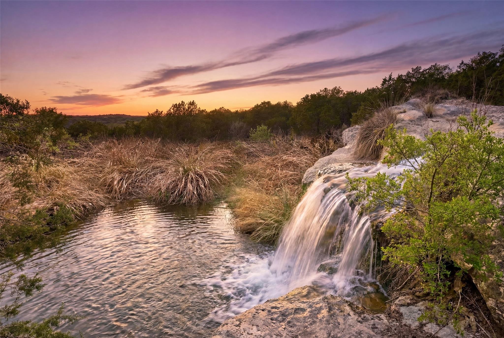 600 N Angel Light Dr, Spicewood, TX 78669