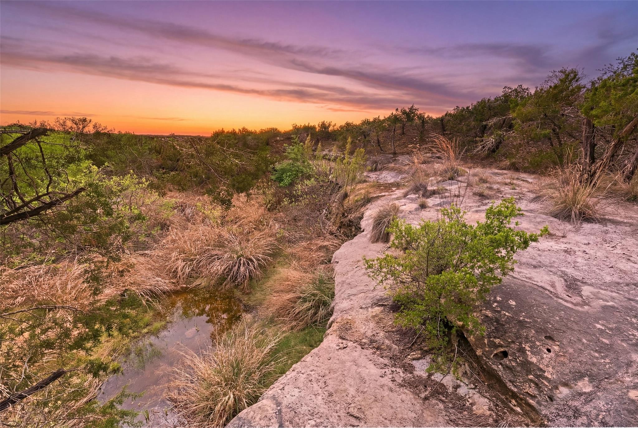 600 N Angel Light Dr, Spicewood, TX 78669