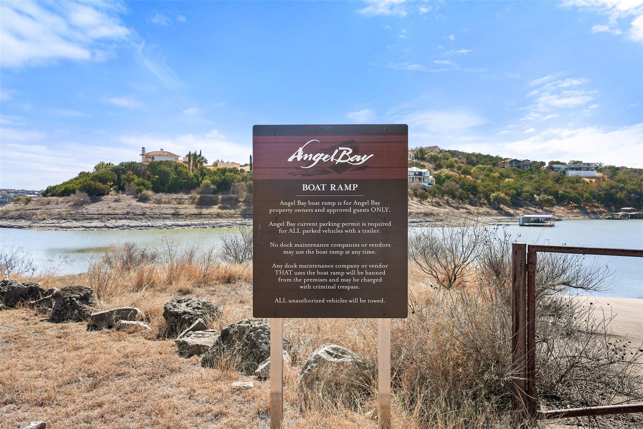 600 N Angel Light Dr, Spicewood, TX 78669