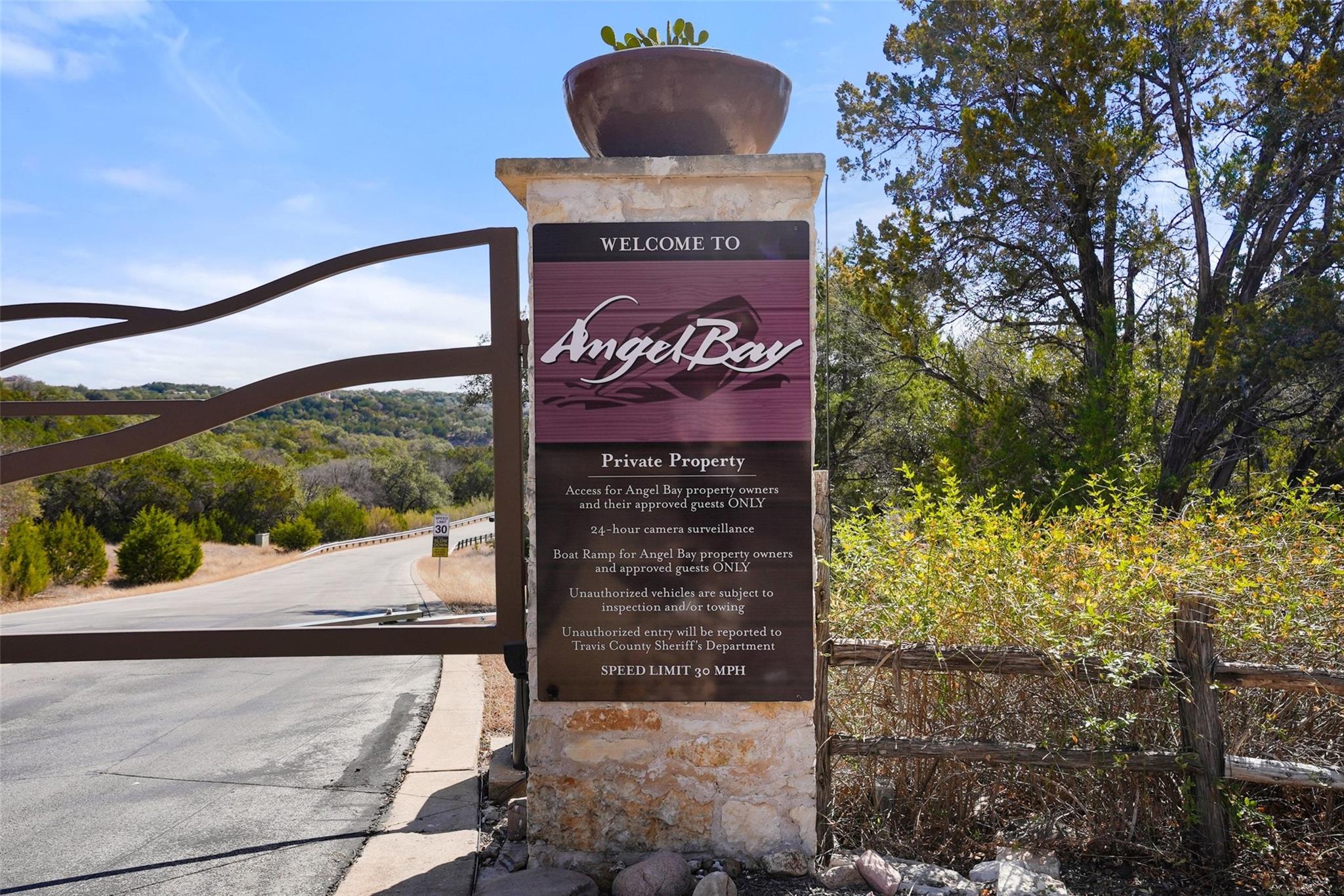 600 N Angel Light Dr, Spicewood, TX 78669