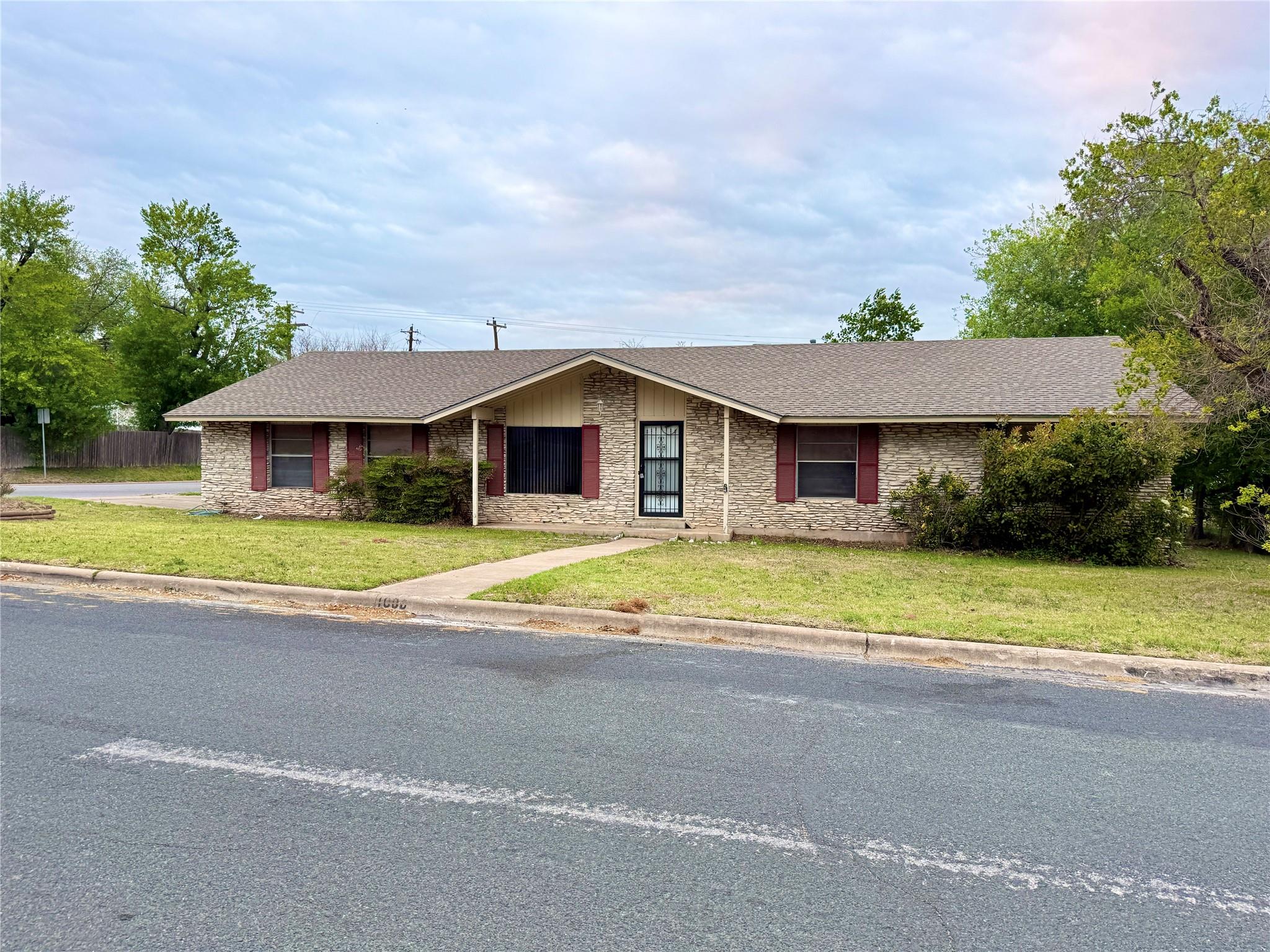 1000 Hollybluff St, Austin, TX 78753