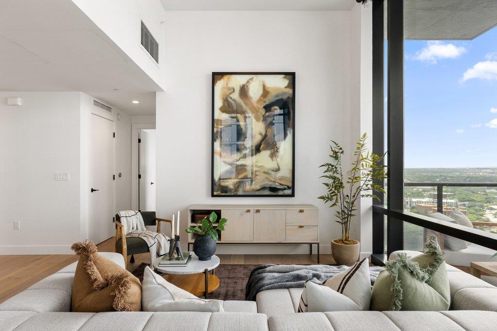 70 Rainey St # 2208, Austin, TX 78701