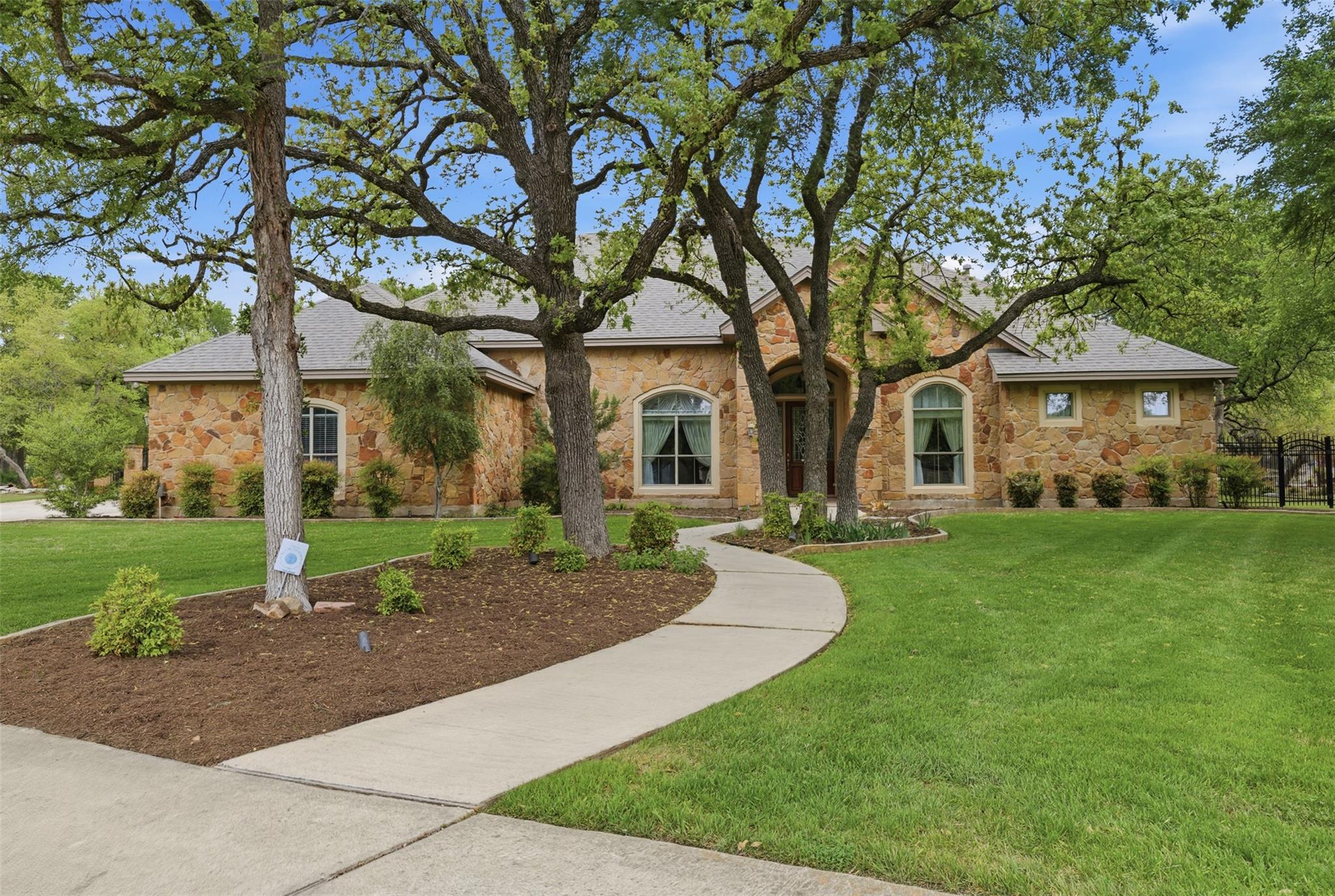 404 Ten Oaks Dr, Georgetown, TX 78633