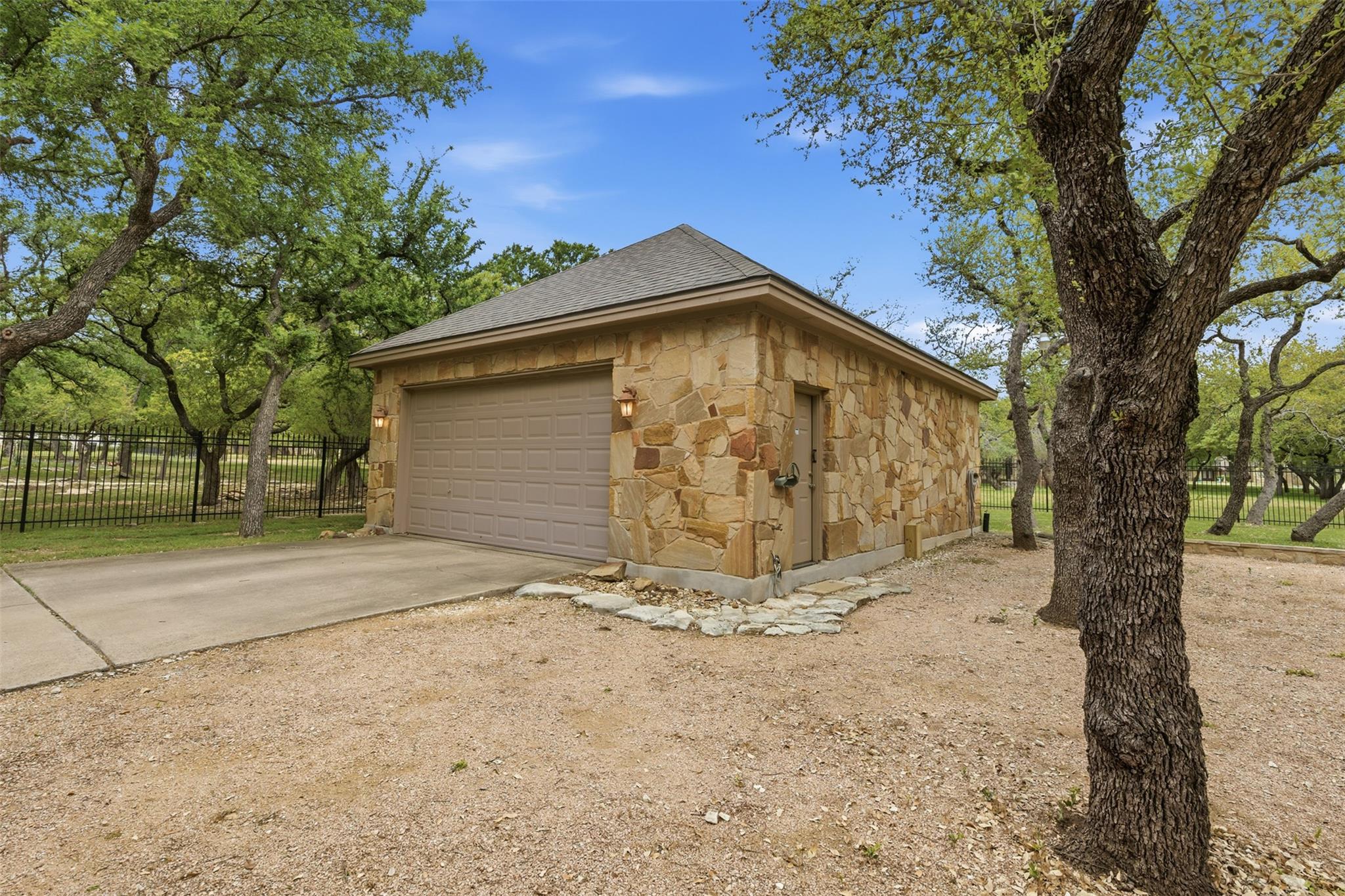 404 Ten Oaks Dr, Georgetown, TX 78633
