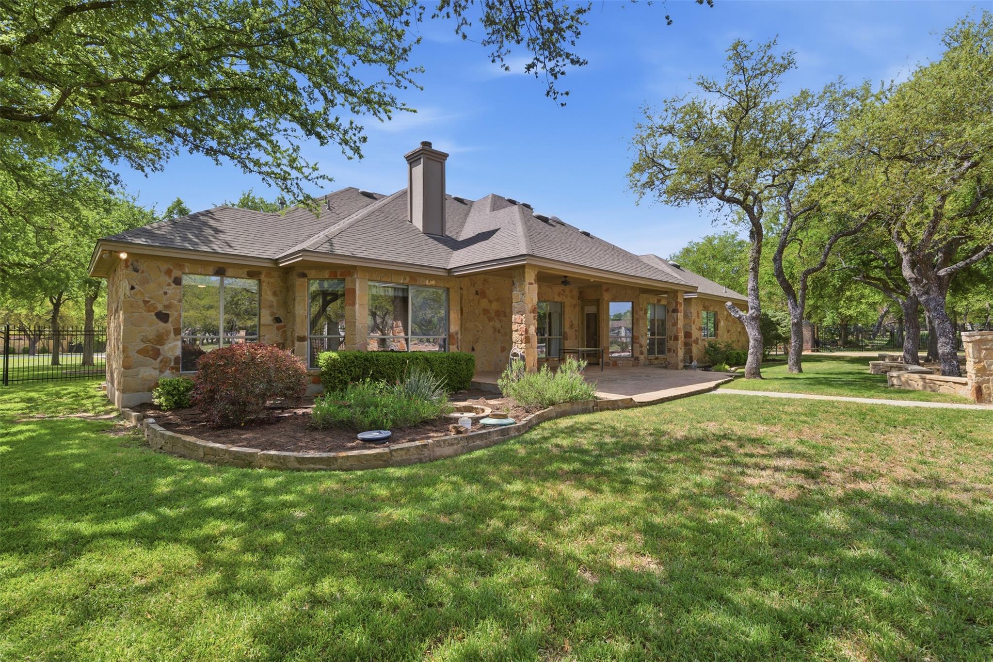 404 Ten Oaks Dr, Georgetown, TX 78633