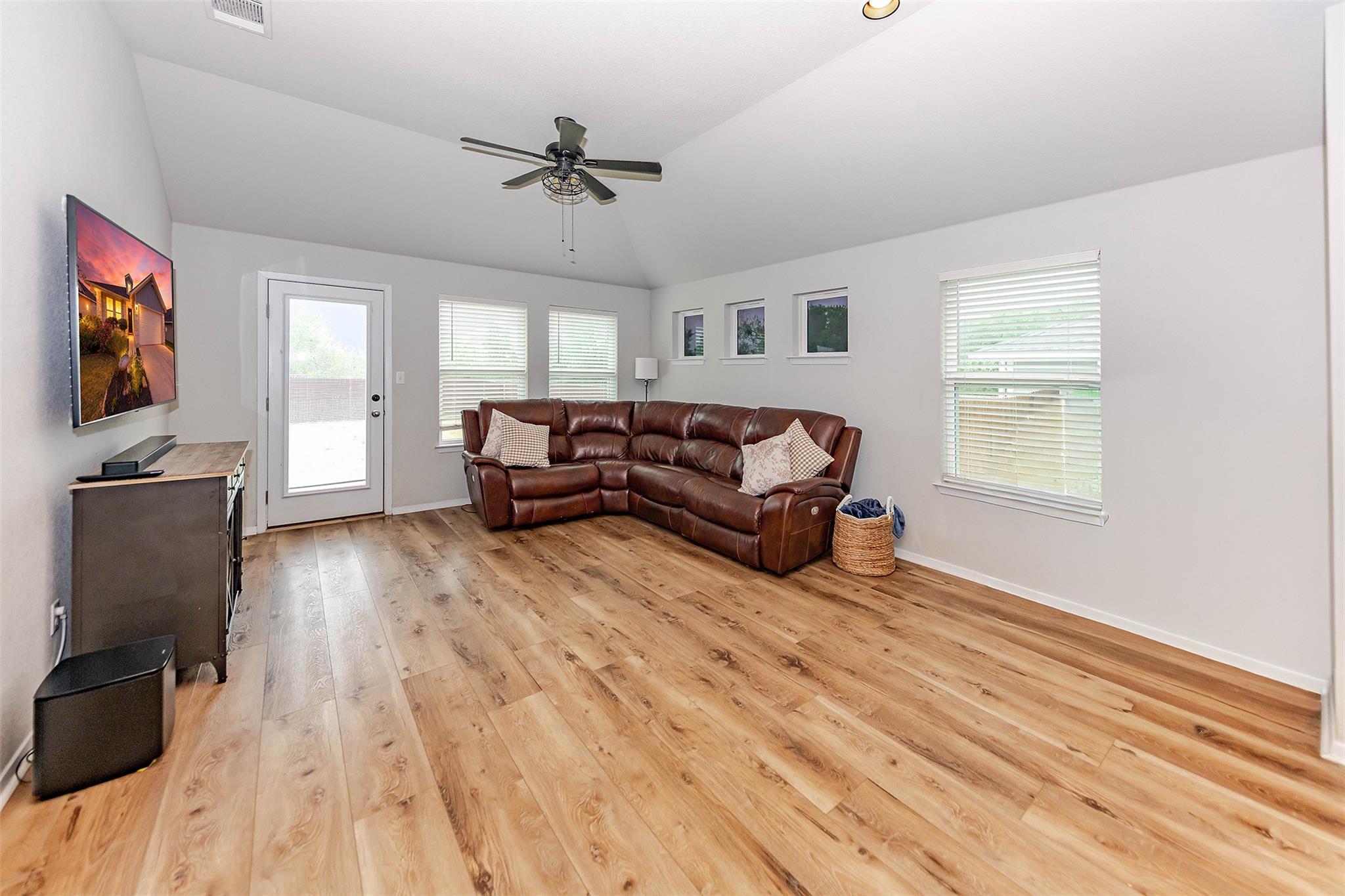 303 Schuyerville Dr, Elgin, TX 78621