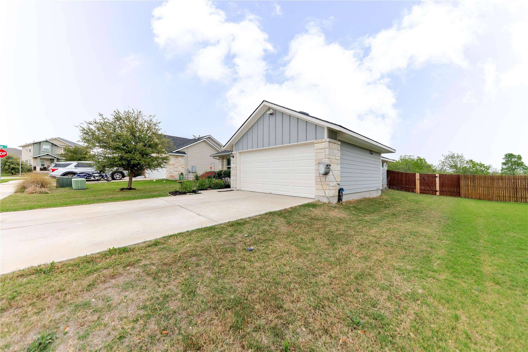 303 Schuyerville Dr, Elgin, TX 78621