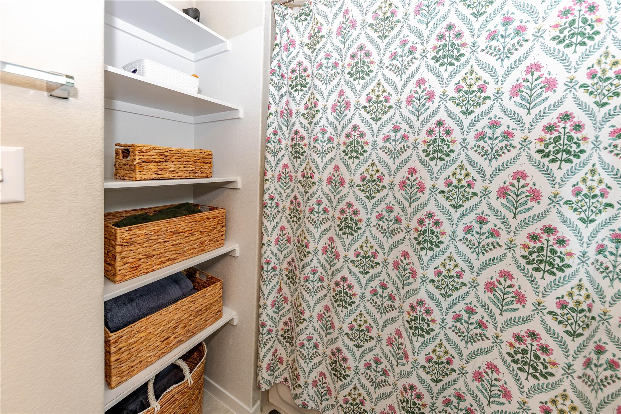 303 Schuyerville Dr, Elgin, TX 78621