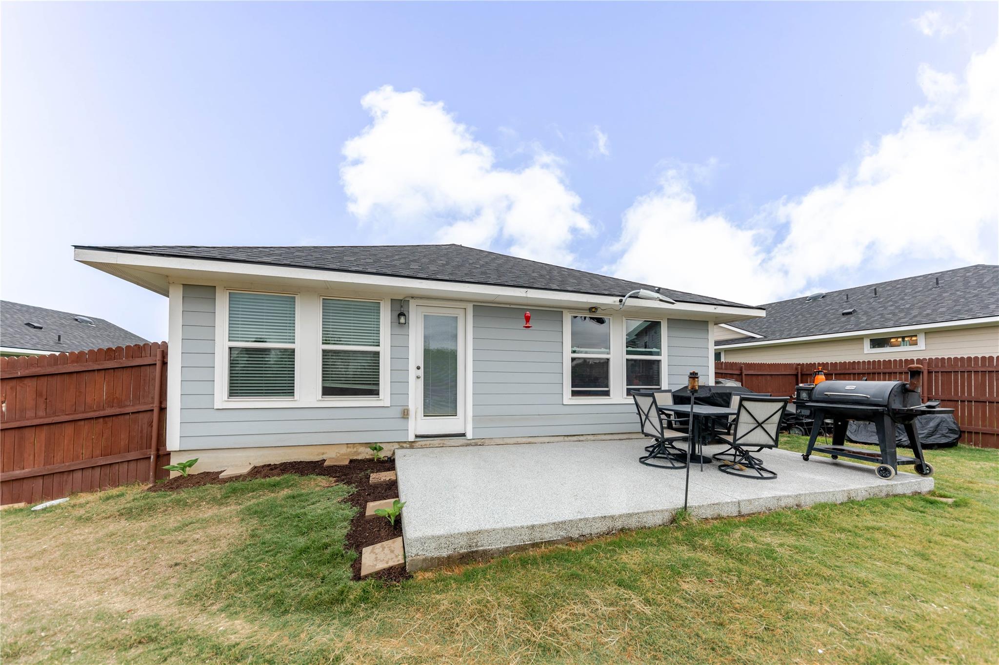 303 Schuyerville Dr, Elgin, TX 78621