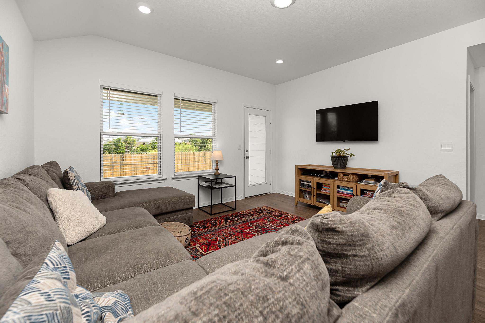 165 Santa Rosa Ln, Buda, TX 78610