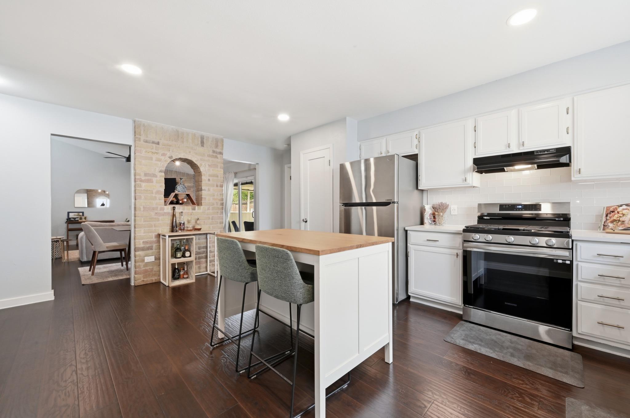 6307 Tara Dr, Austin, TX 78744