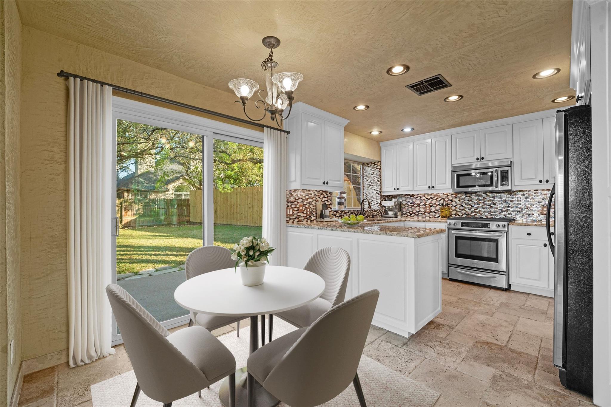 11021 Whiskey River Dr, Austin, TX 78748