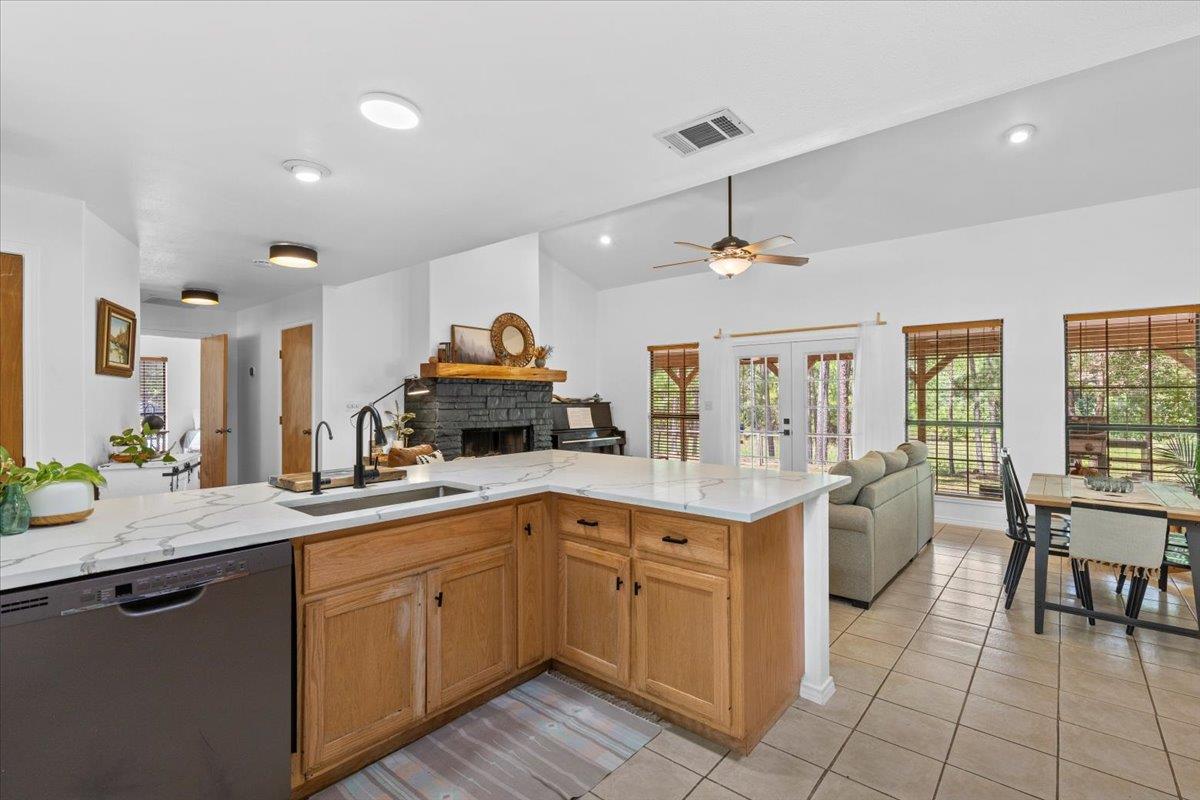 120 Lake Point Way, Bastrop, TX 78602