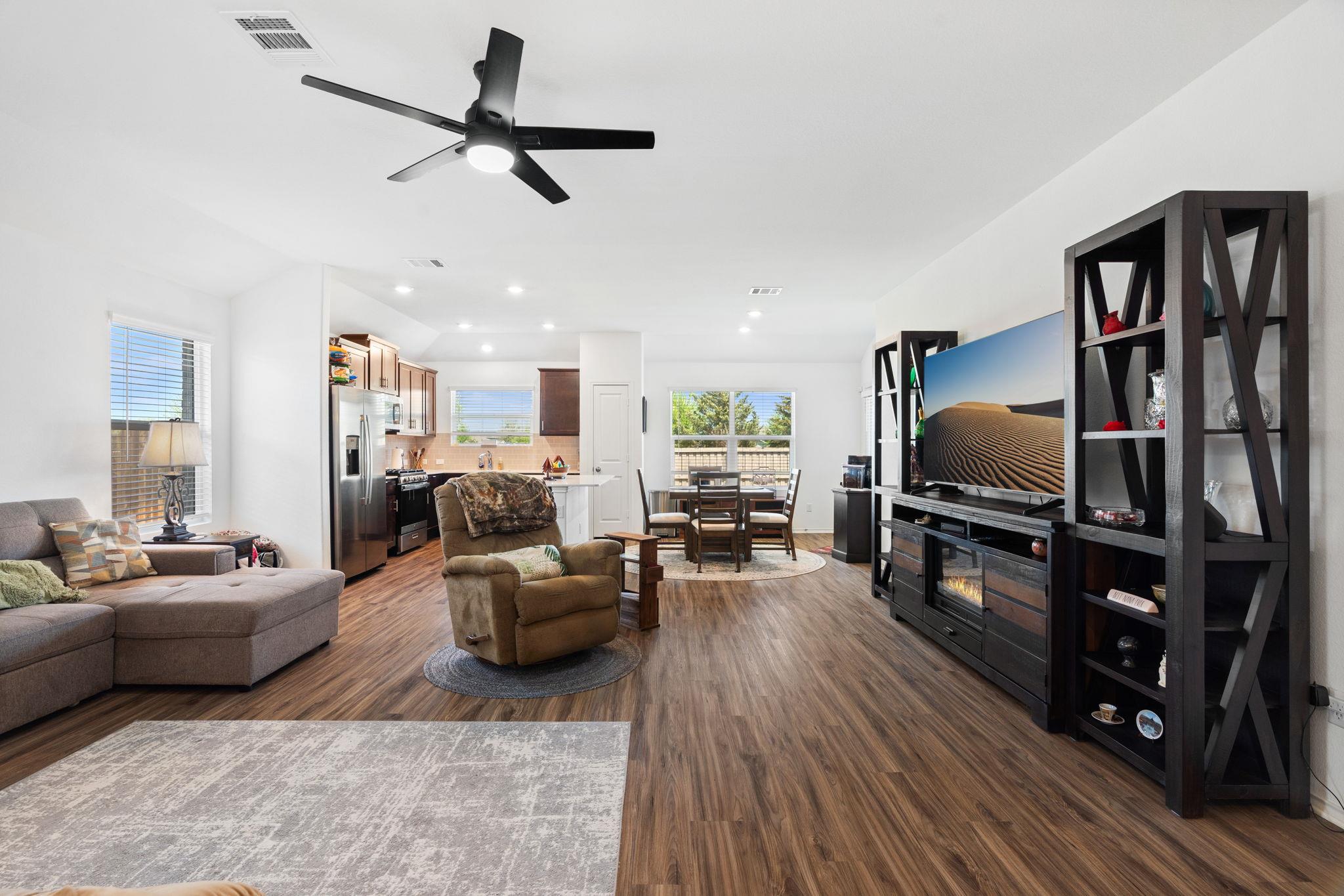 142 Esparza Dr, Bastrop, TX 78602