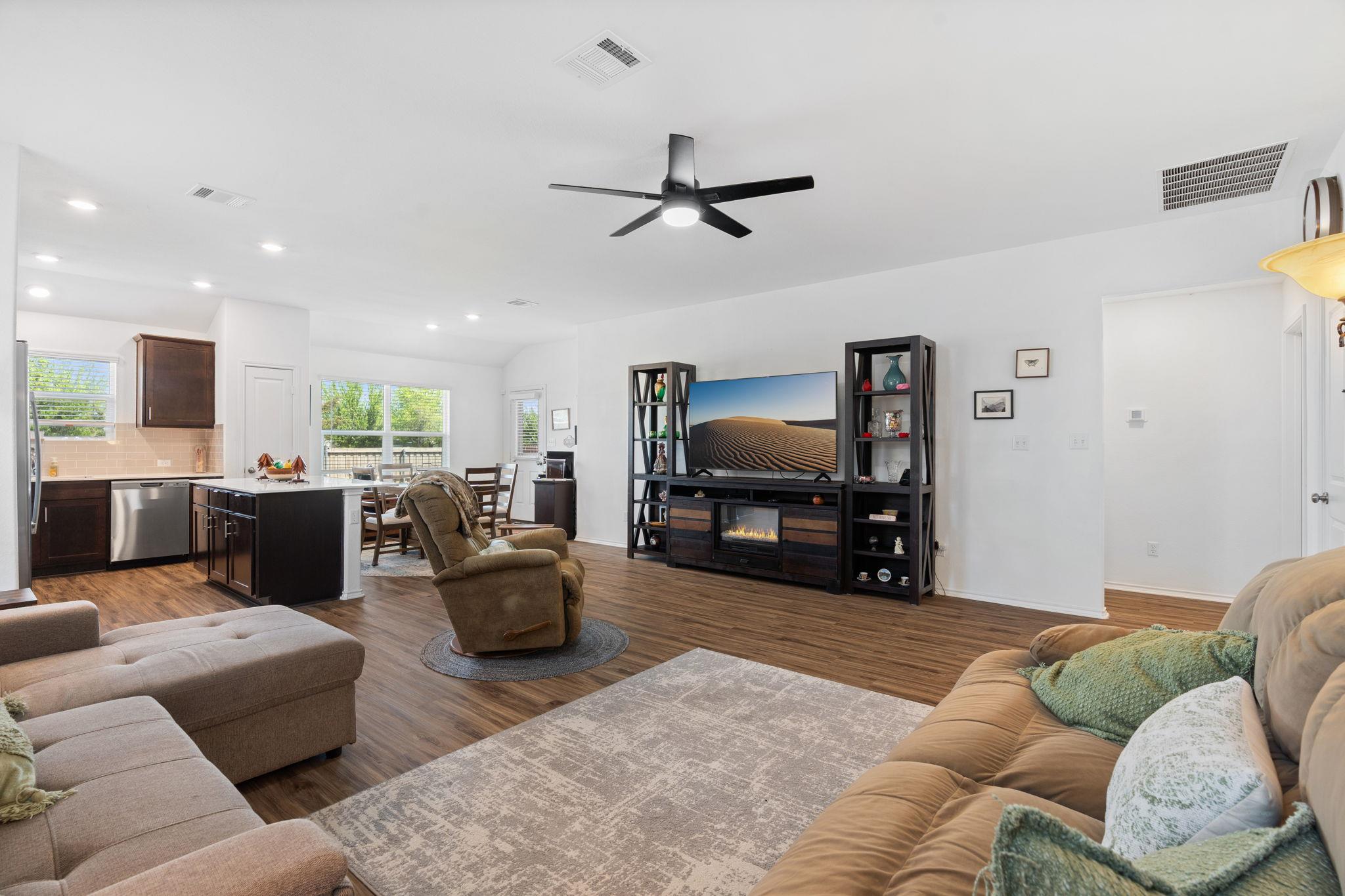 142 Esparza Dr, Bastrop, TX 78602