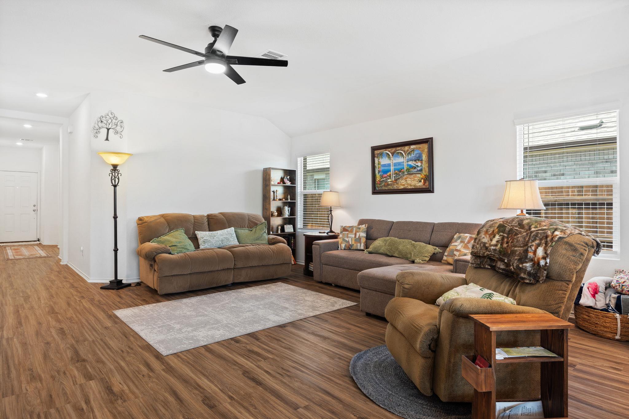 142 Esparza Dr, Bastrop, TX 78602