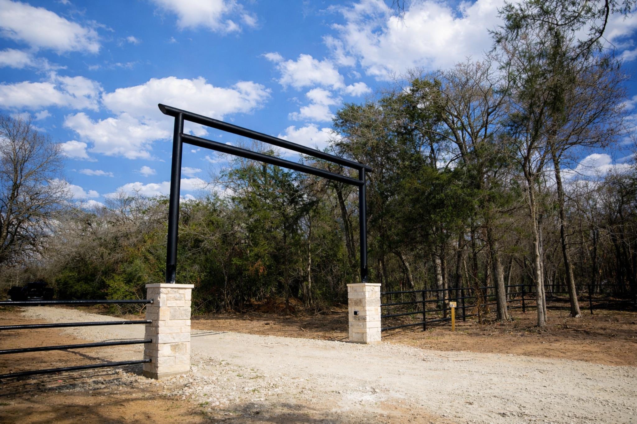 12320 RED HILL Rd, Hearne, TX 77859