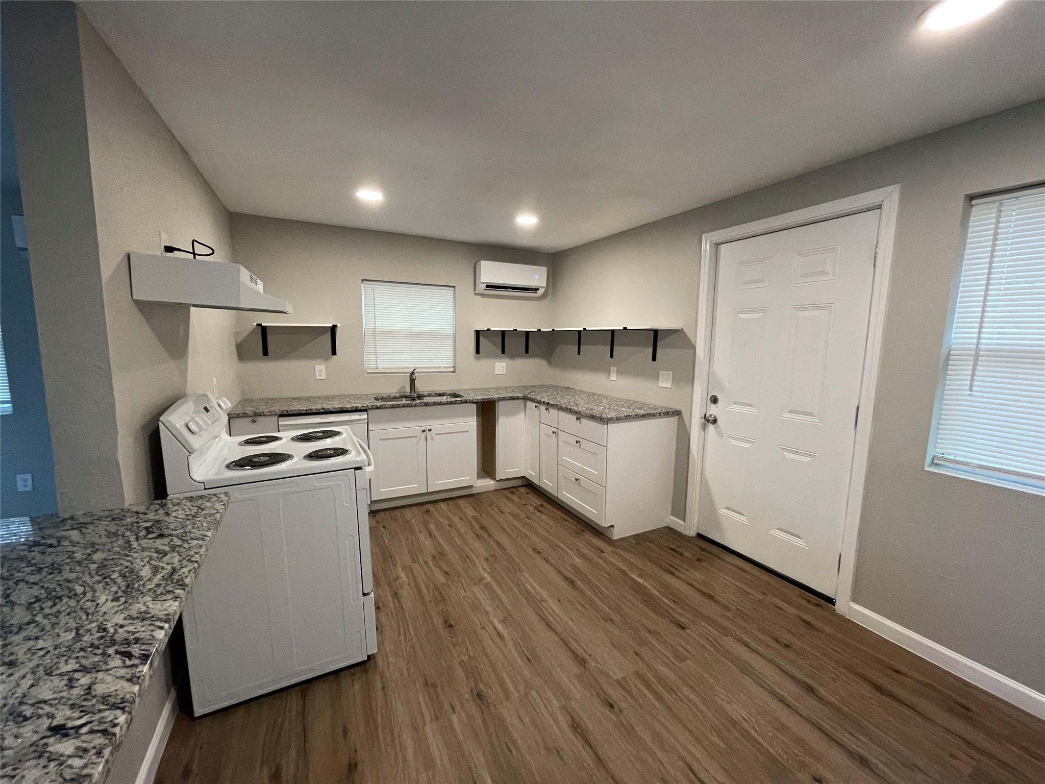 809 S Pierce St, Burnet, TX 78611