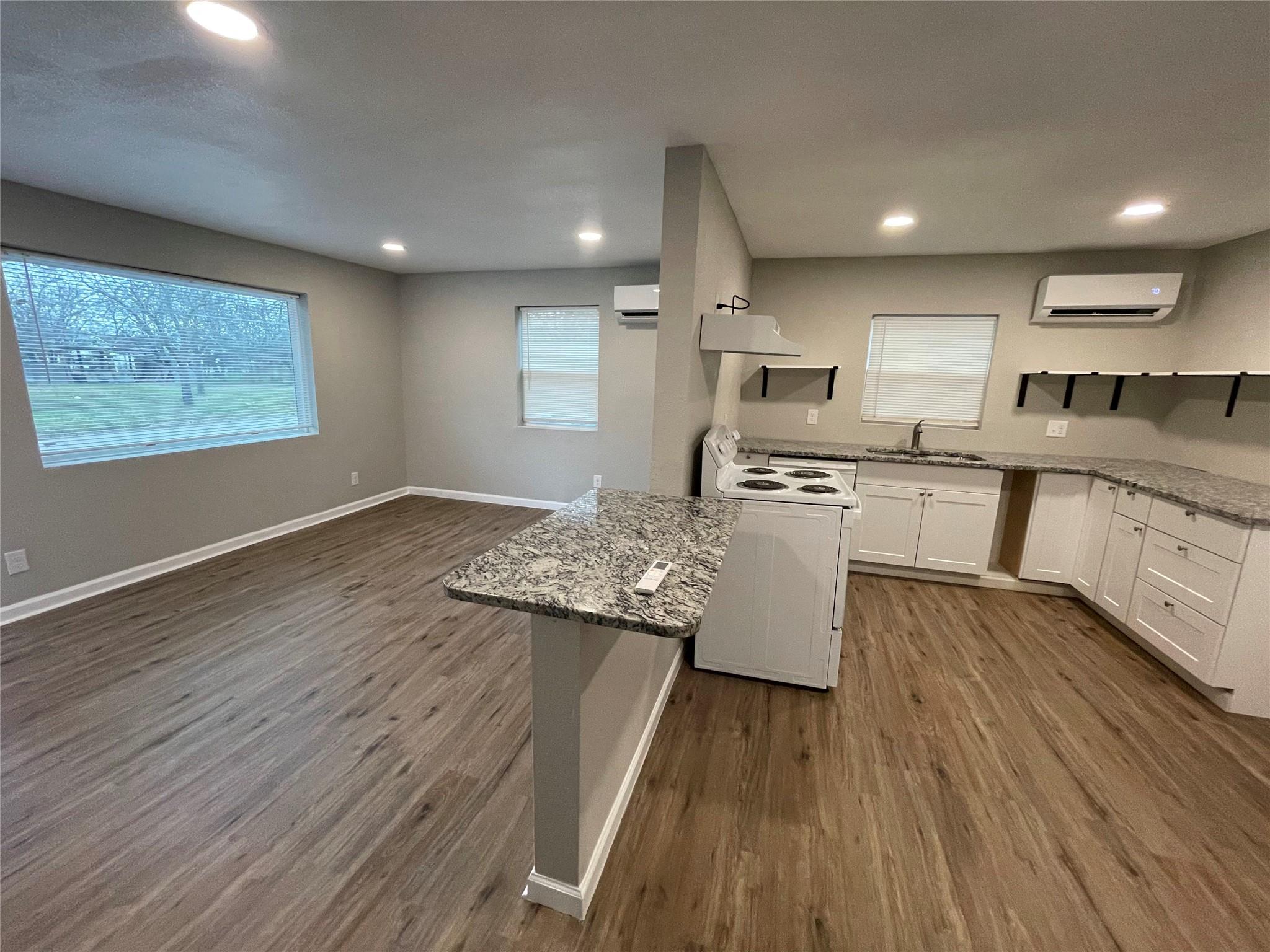 809 S Pierce St, Burnet, TX 78611