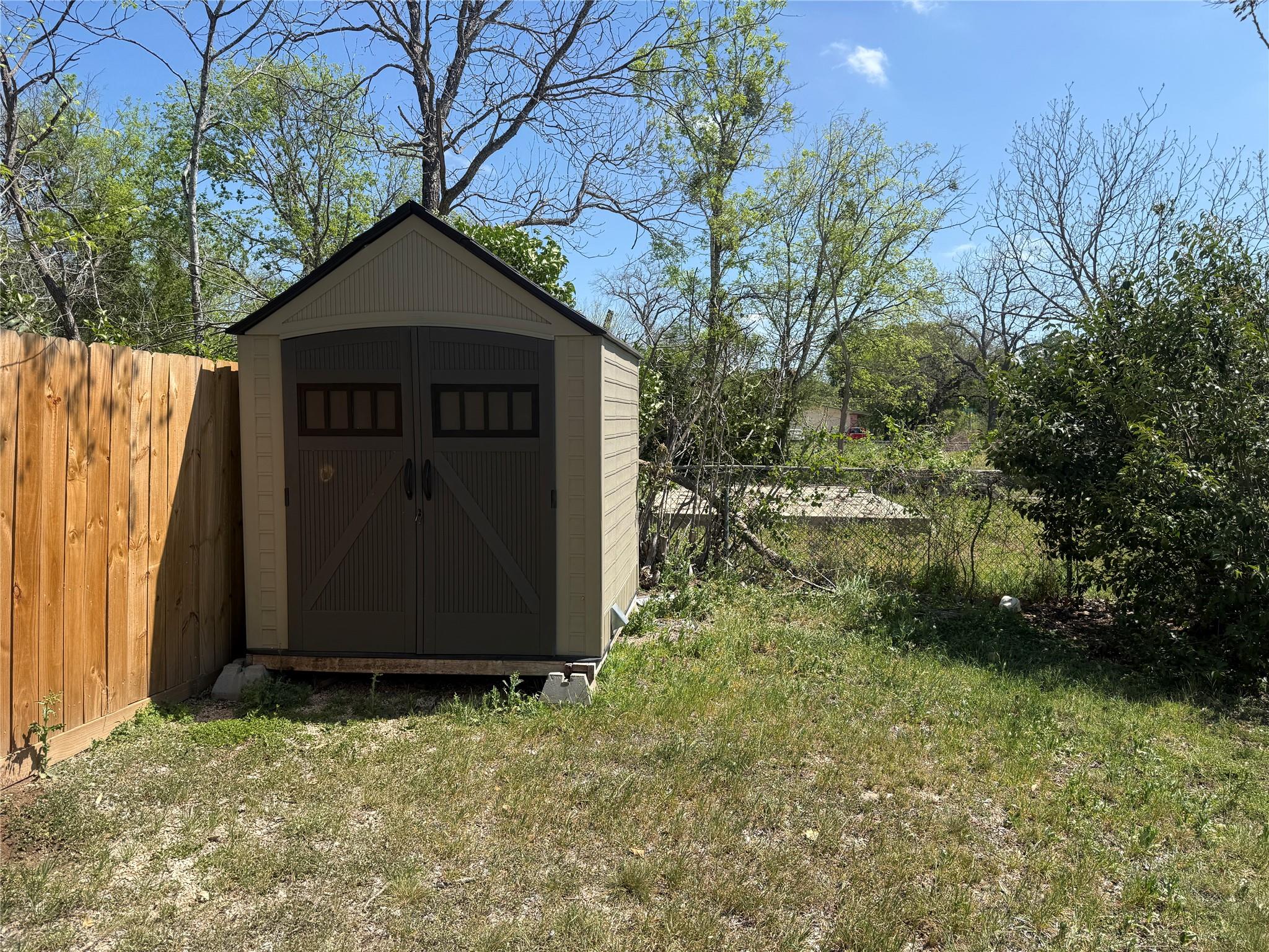 809 S Pierce St, Burnet, TX 78611