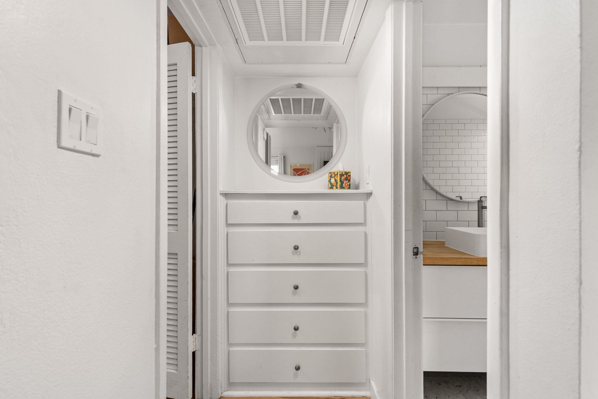 1000 W 26th St # 208, Austin, TX 78705