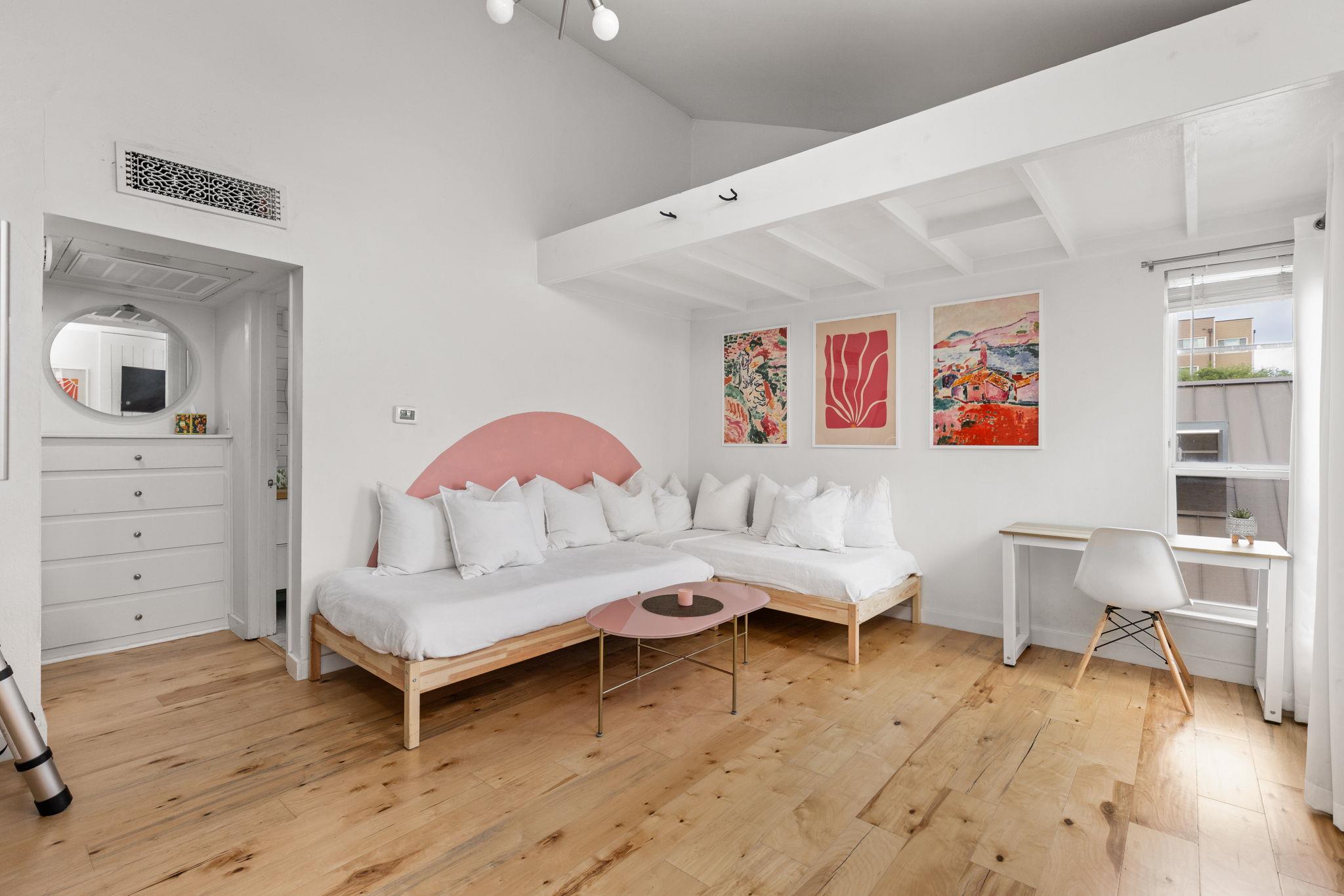 1000 W 26th St # 208, Austin, TX 78705