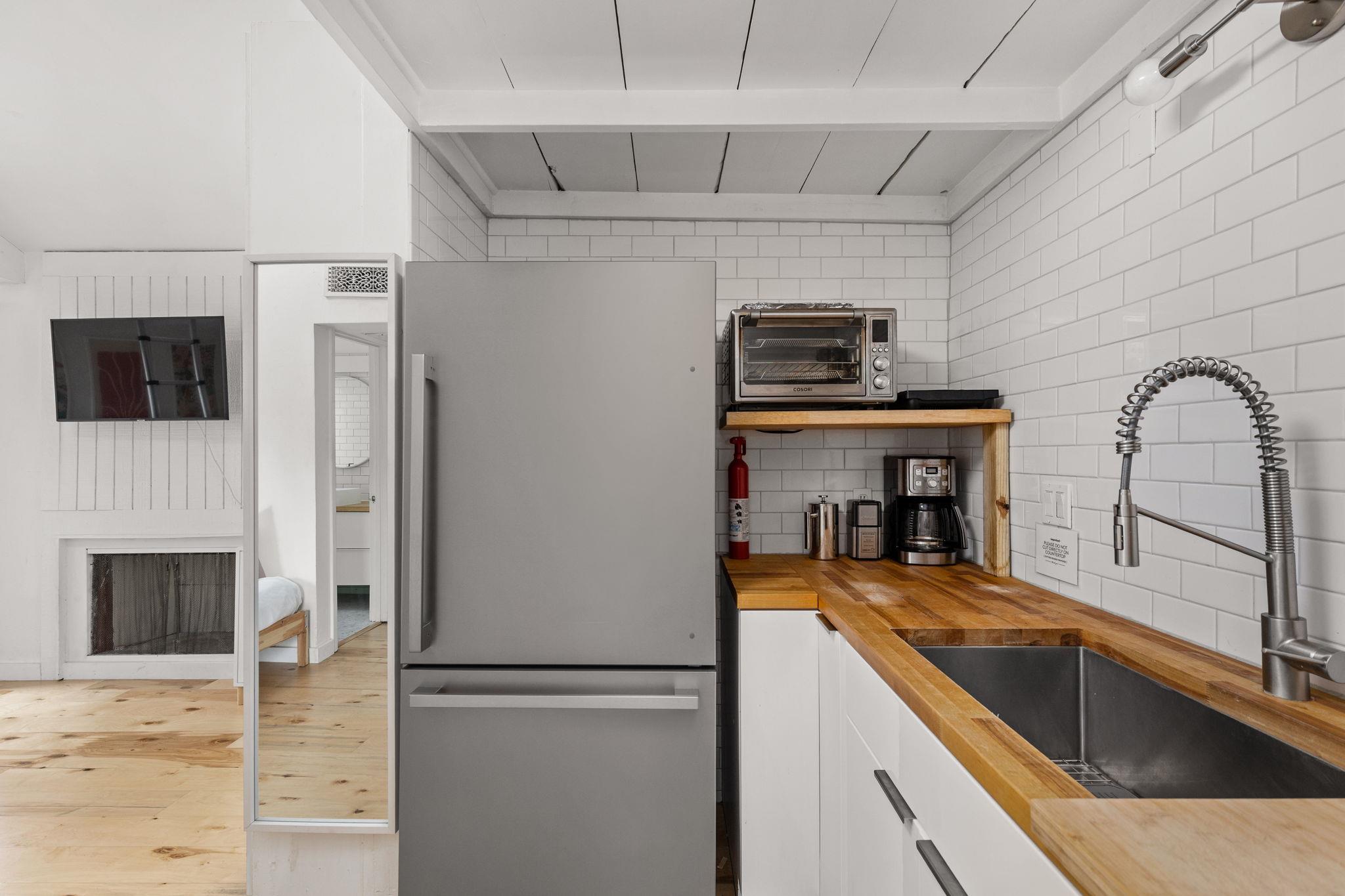 1000 W 26th St # 208, Austin, TX 78705