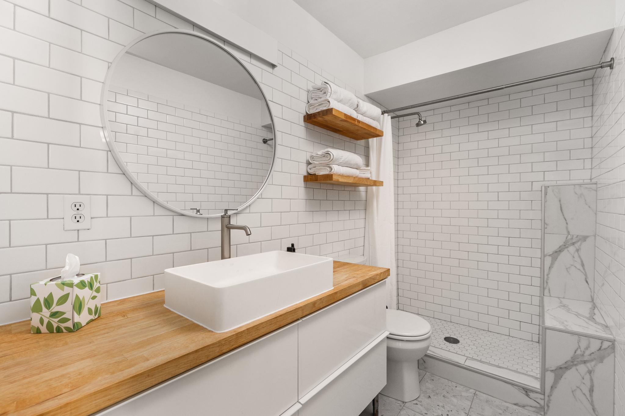 1000 W 26th St # 208, Austin, TX 78705