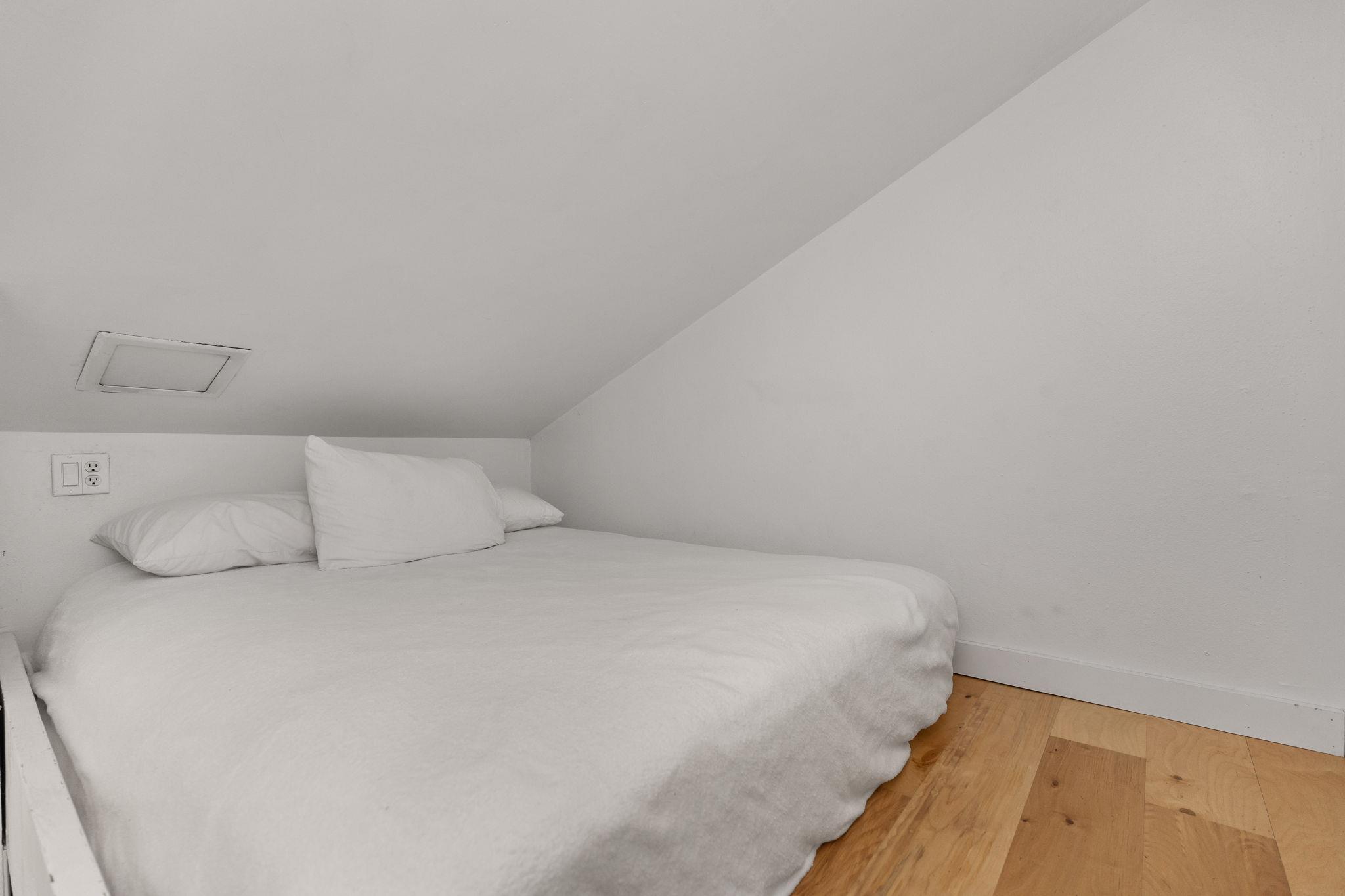 1000 W 26th St # 208, Austin, TX 78705