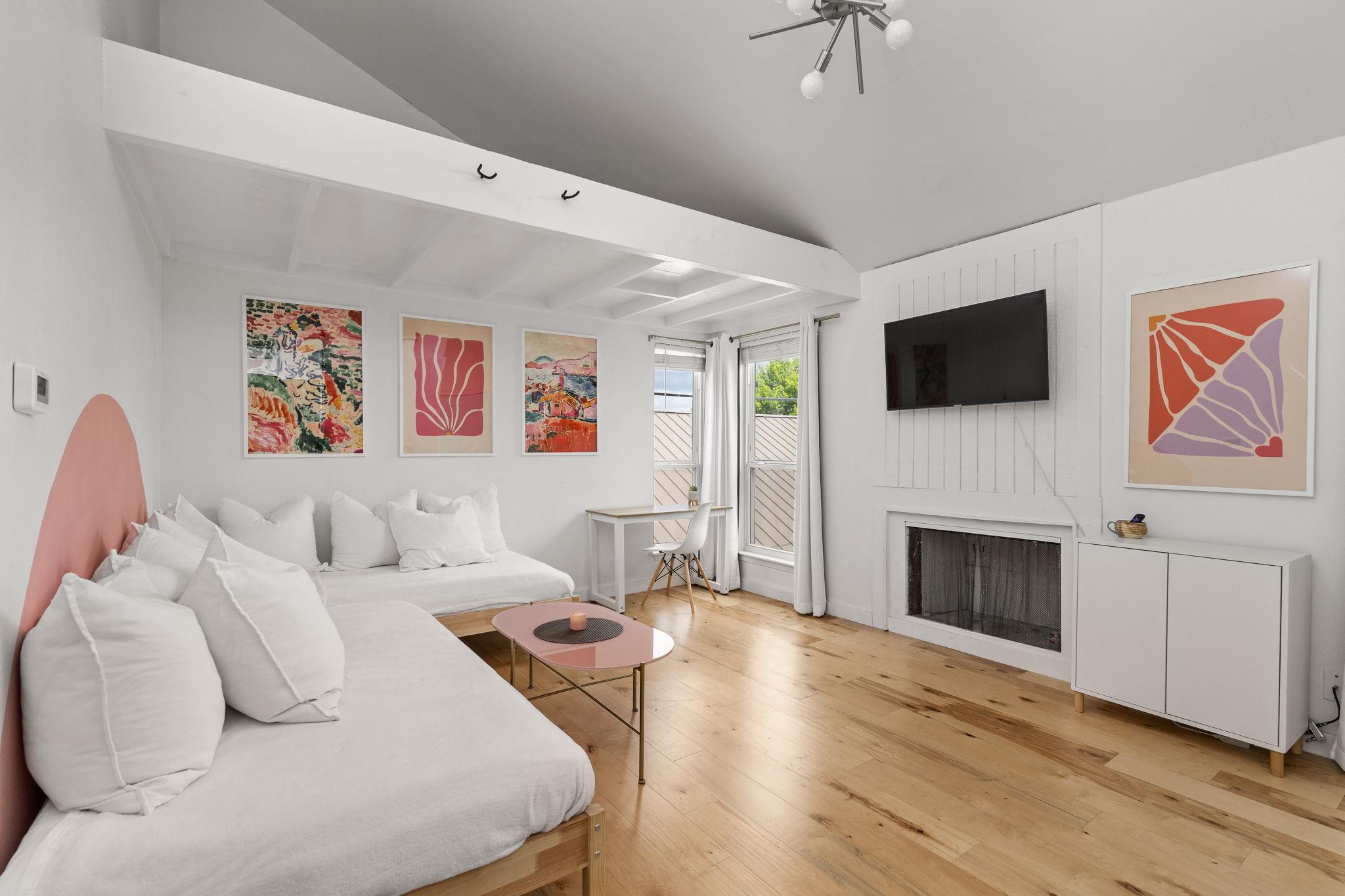 1000 W 26th St # 208, Austin, TX 78705