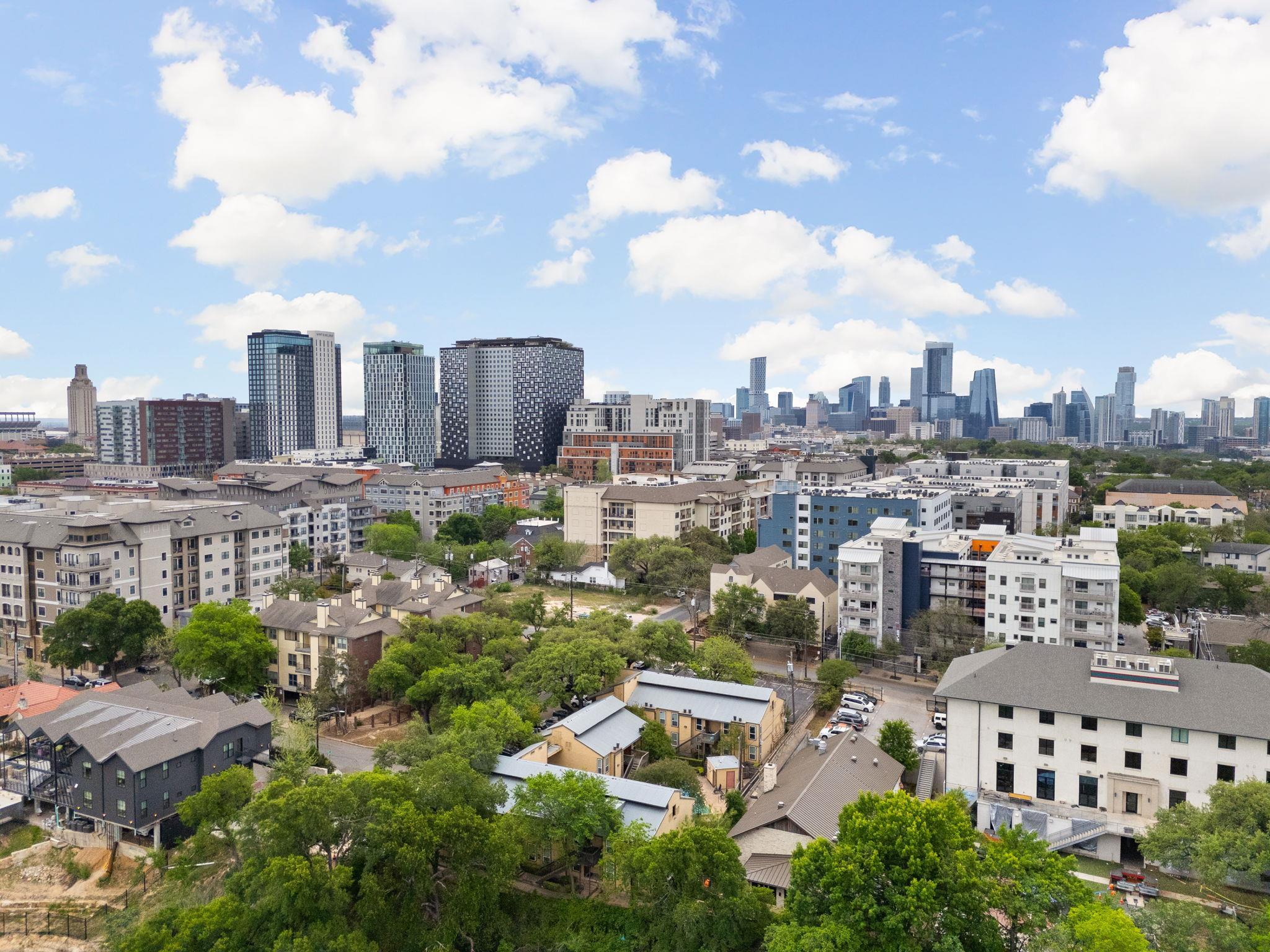 1000 W 26th St # 208, Austin, TX 78705