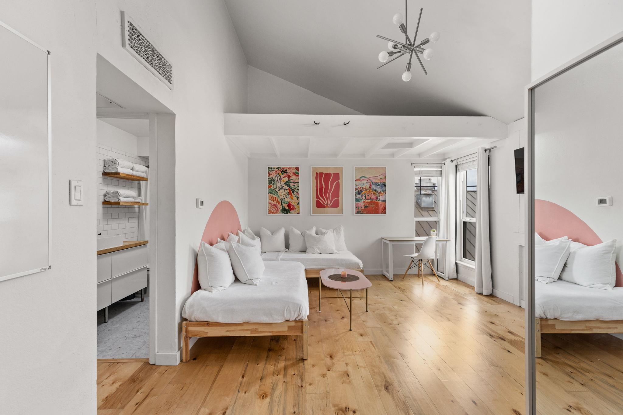 1000 W 26th St # 208, Austin, TX 78705