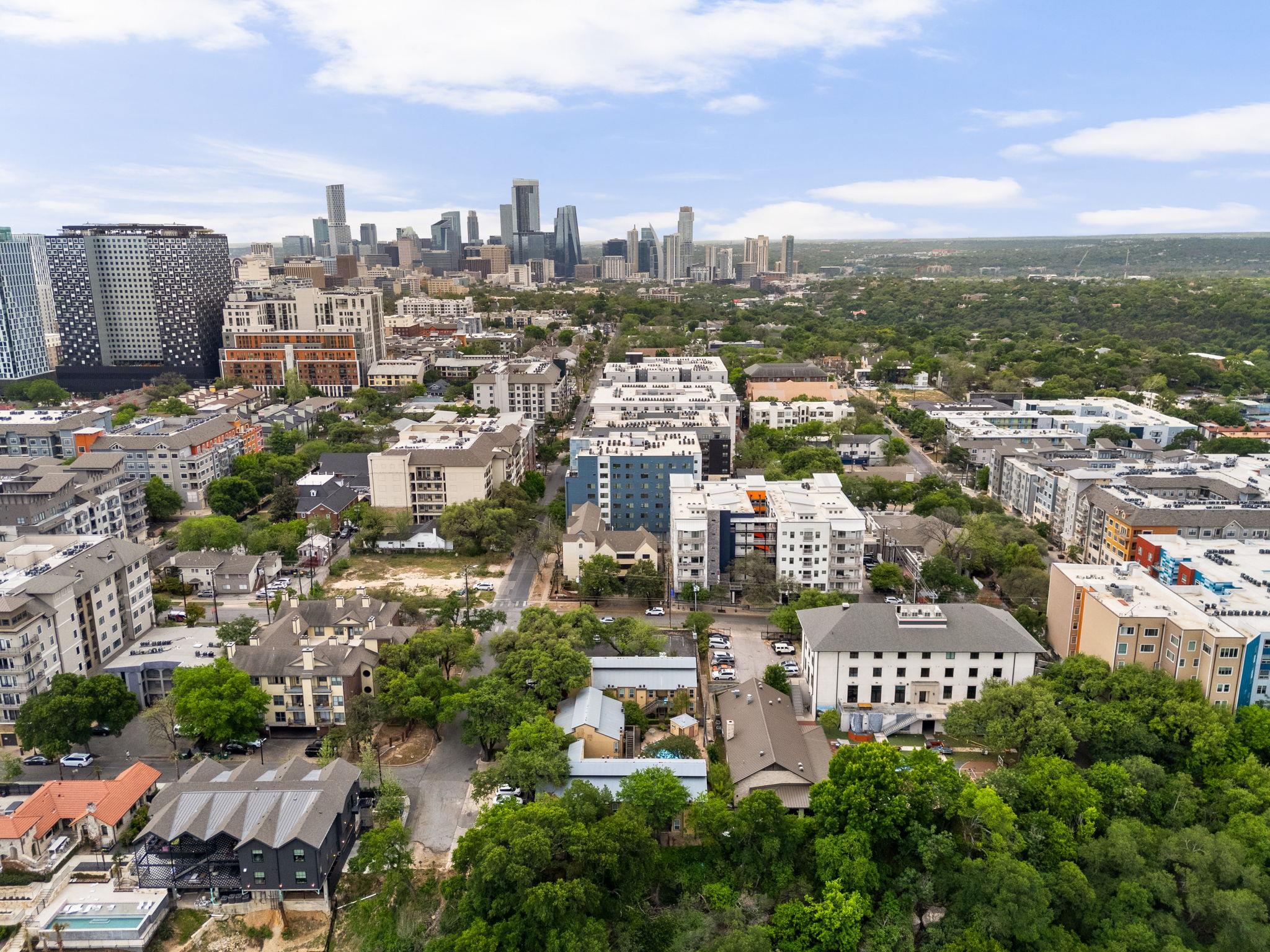 1000 W 26th St # 208, Austin, TX 78705