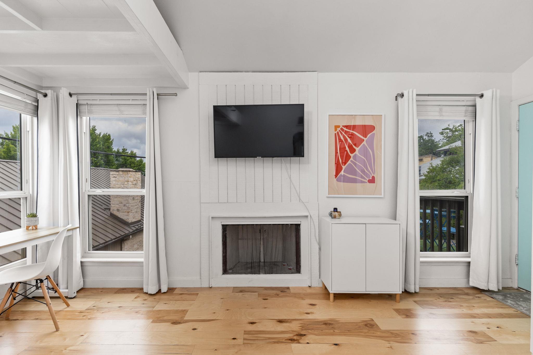 1000 W 26th St # 208, Austin, TX 78705