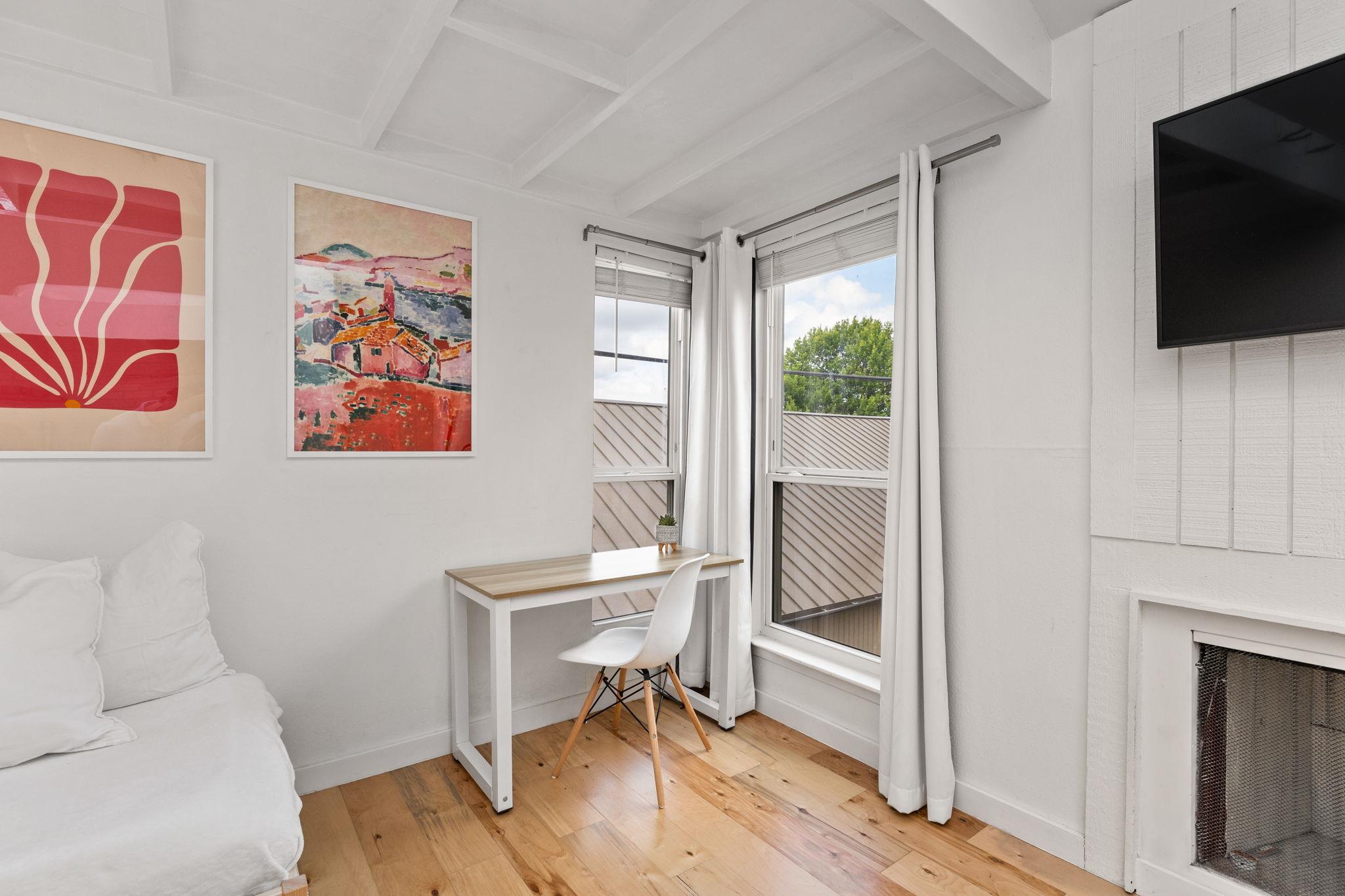 1000 W 26th St # 208, Austin, TX 78705